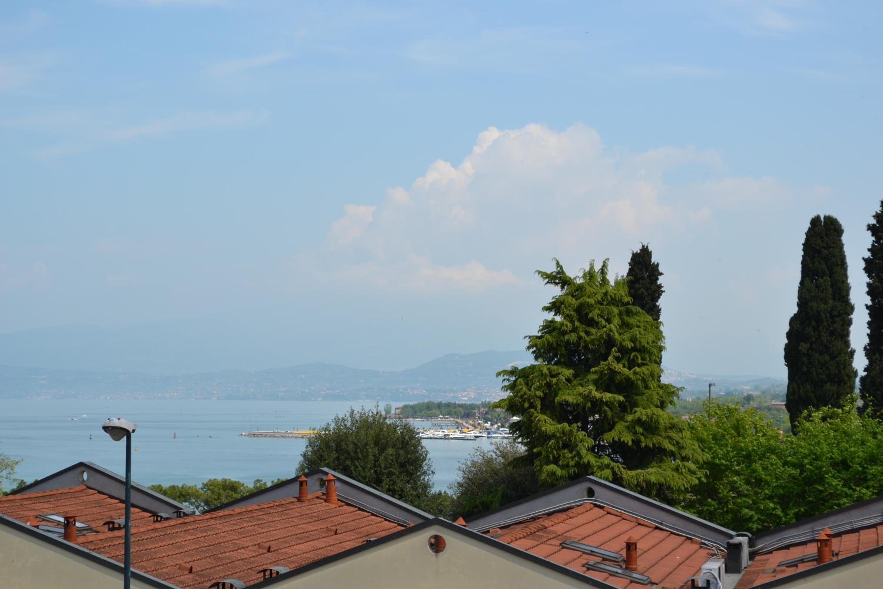 Triple Room with Balcony - Photo 10