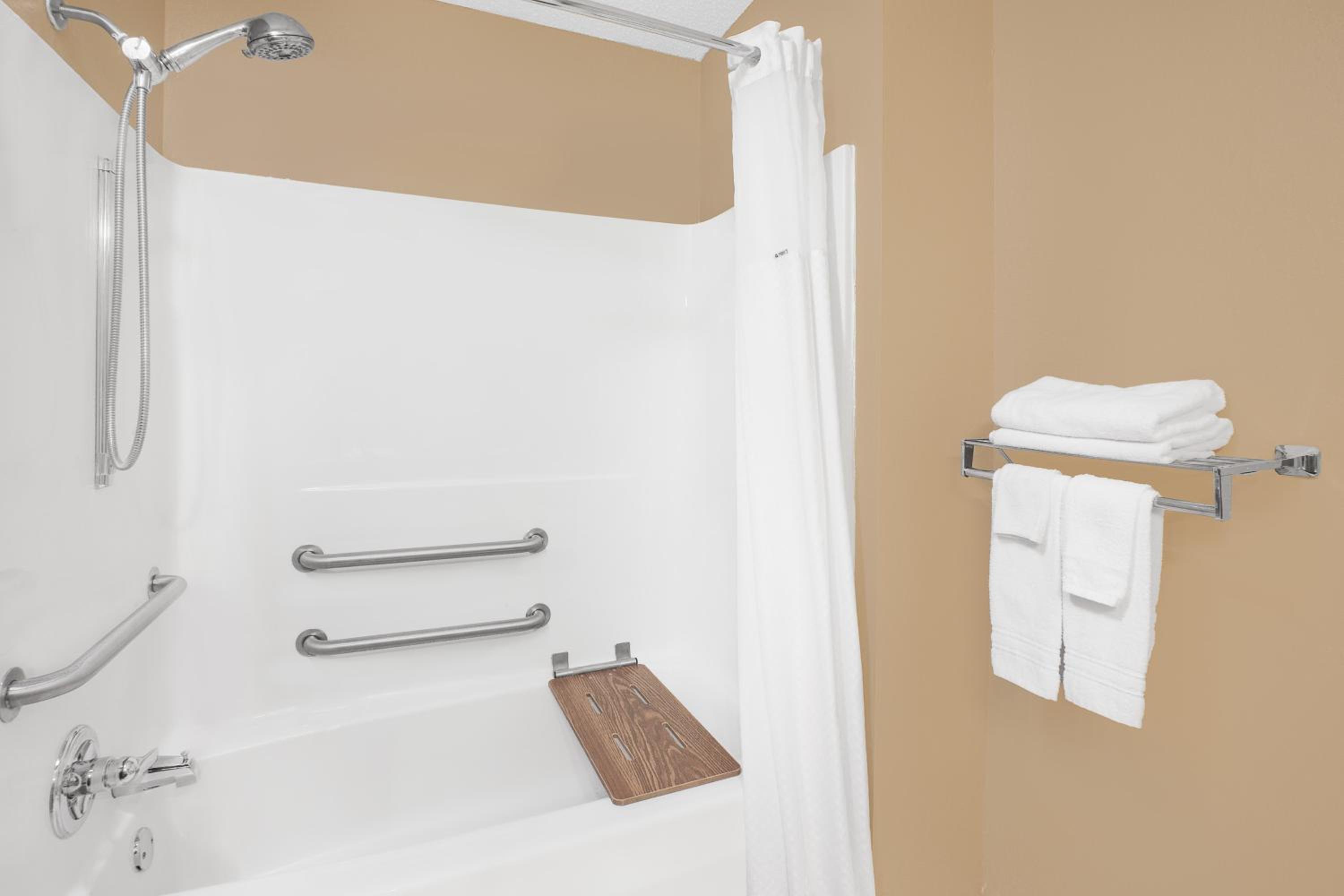 Queen Room - Disability Access - Non-Smoking - Photo 2