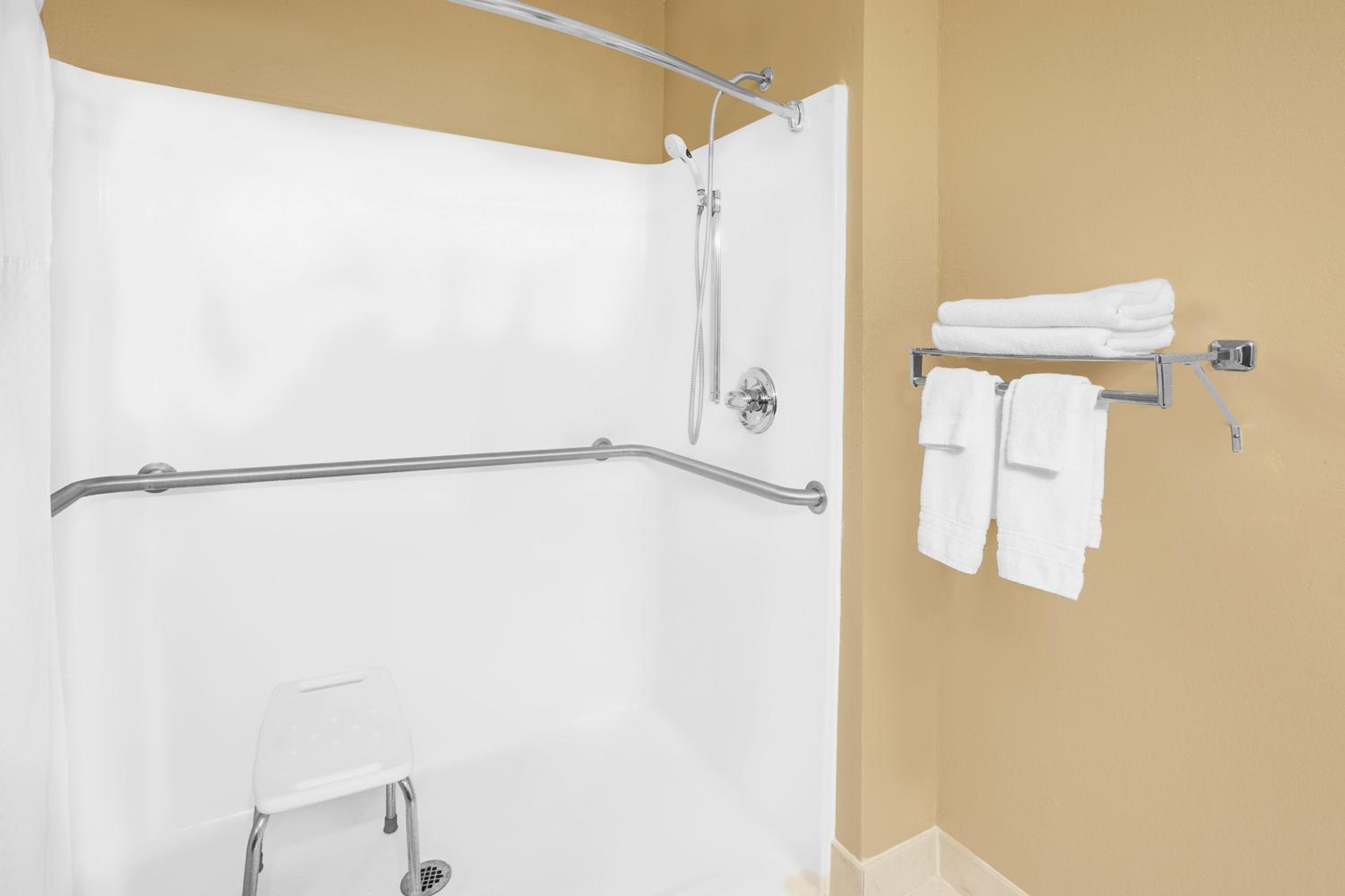 Queen Room - Disability Access - Non-Smoking - Photo 3