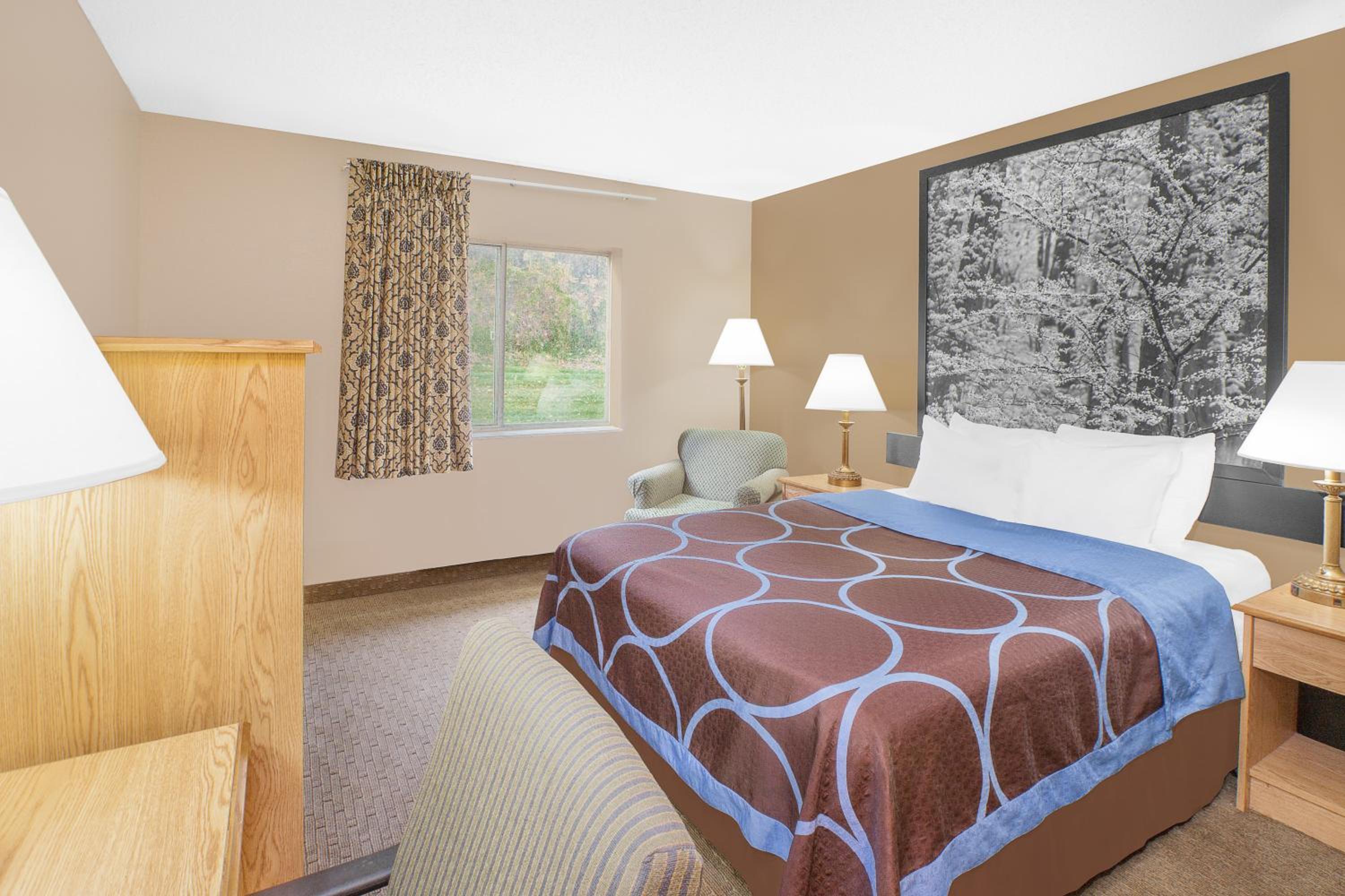 Queen Room - Non-Smoking - Photo 1