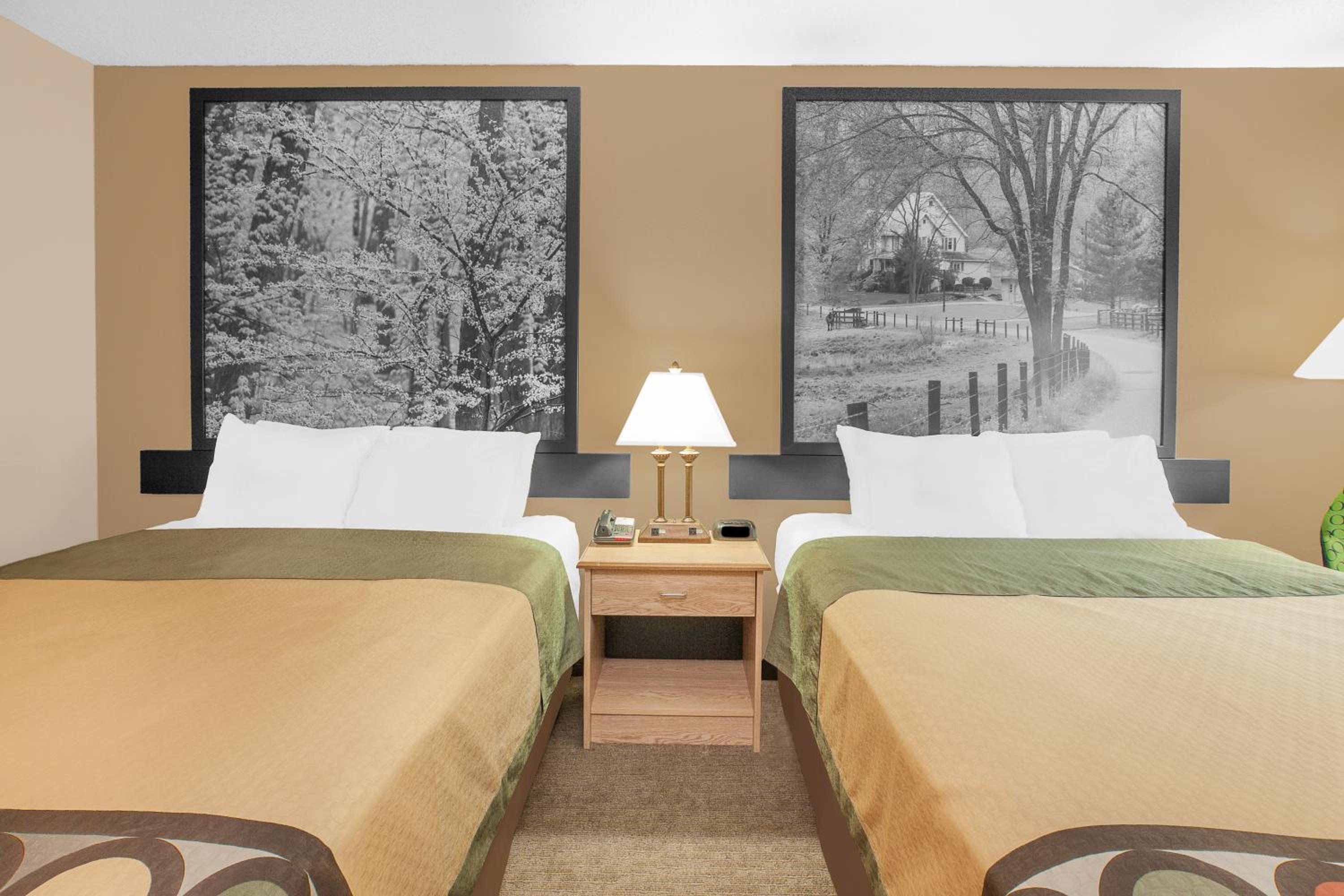 Double Room with Two Double Beds - Non-Smoking - Photo 3