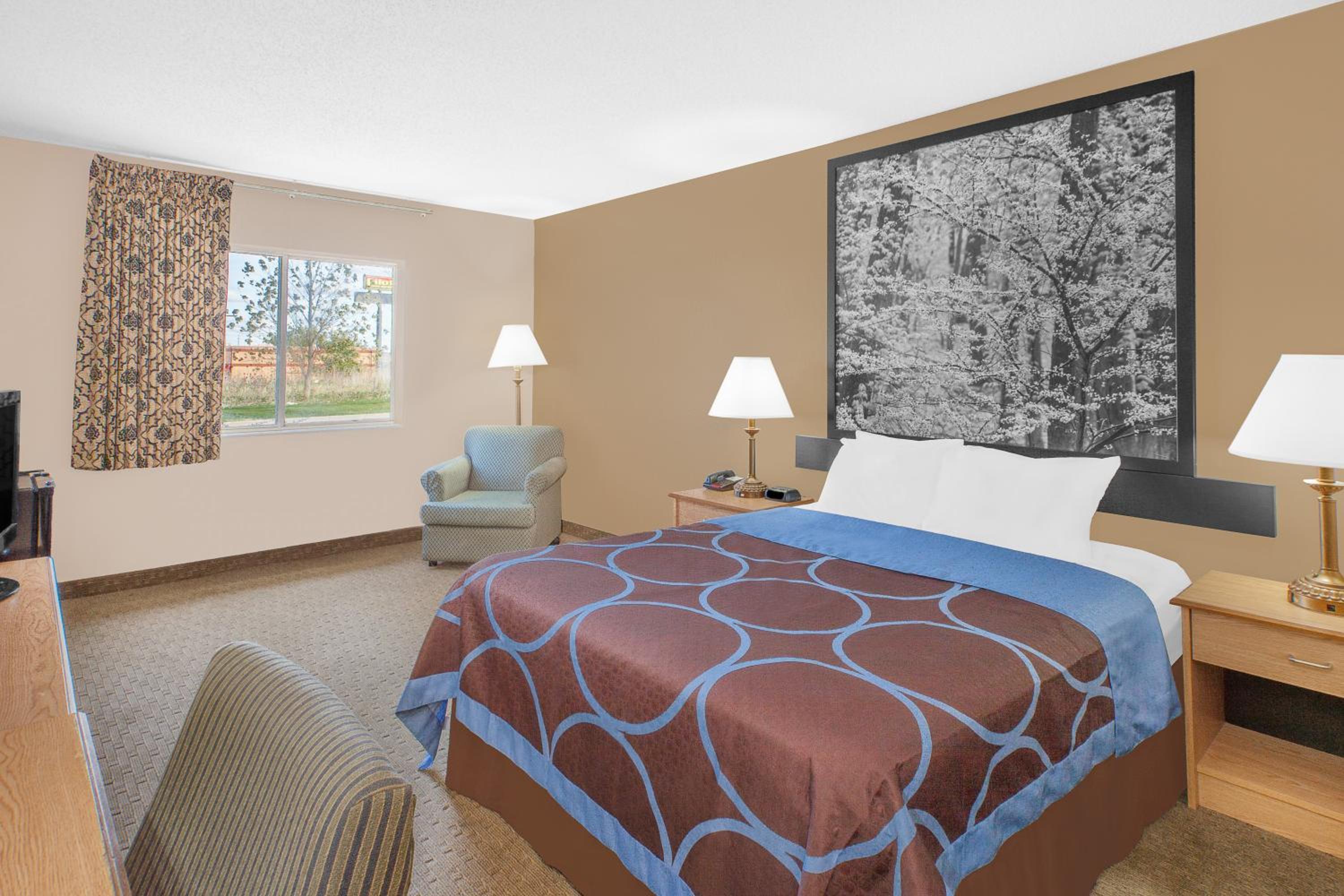 Queen Room - Non-Smoking - Photo 3
