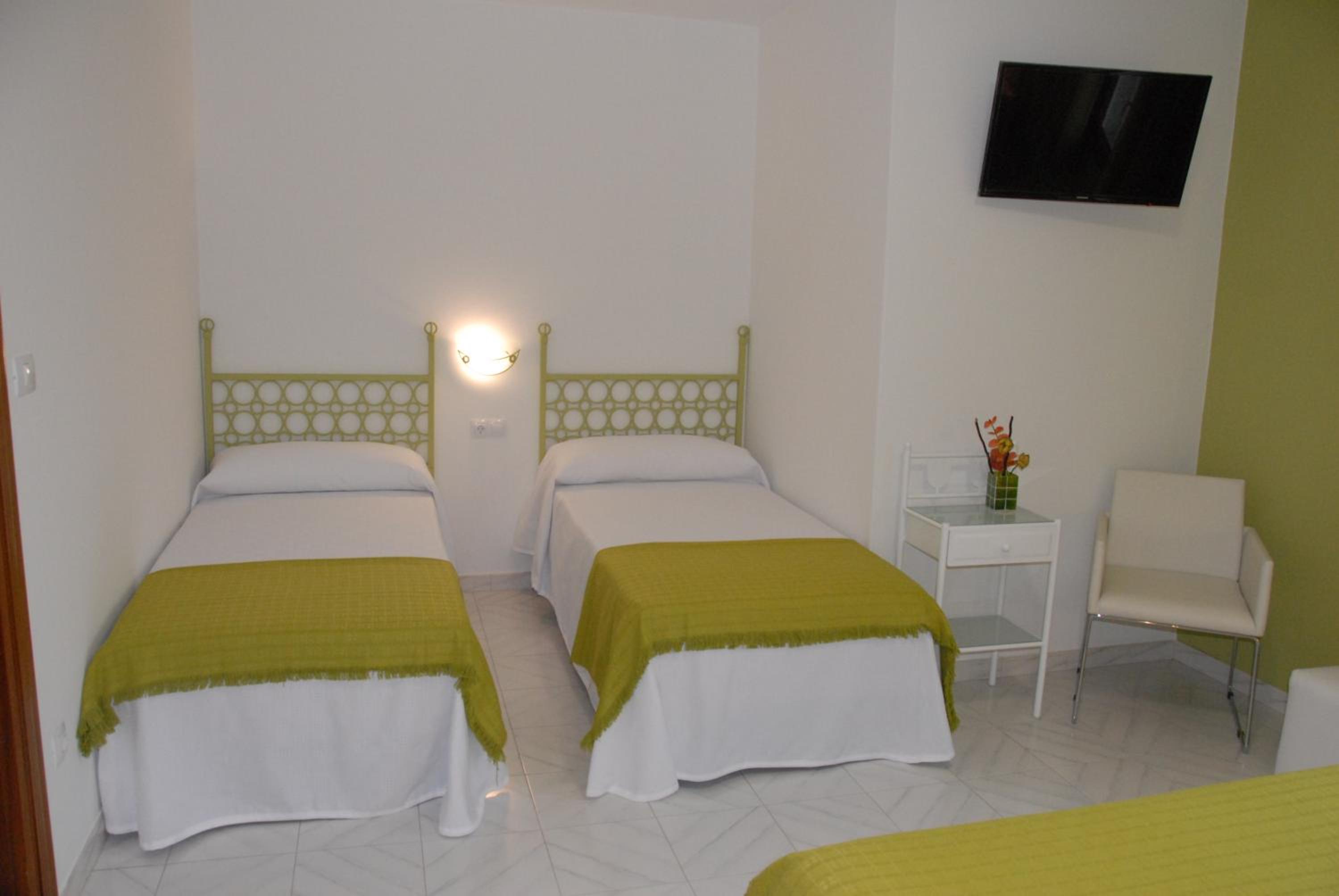 Habitación Cuádruple con Vista al Jardín