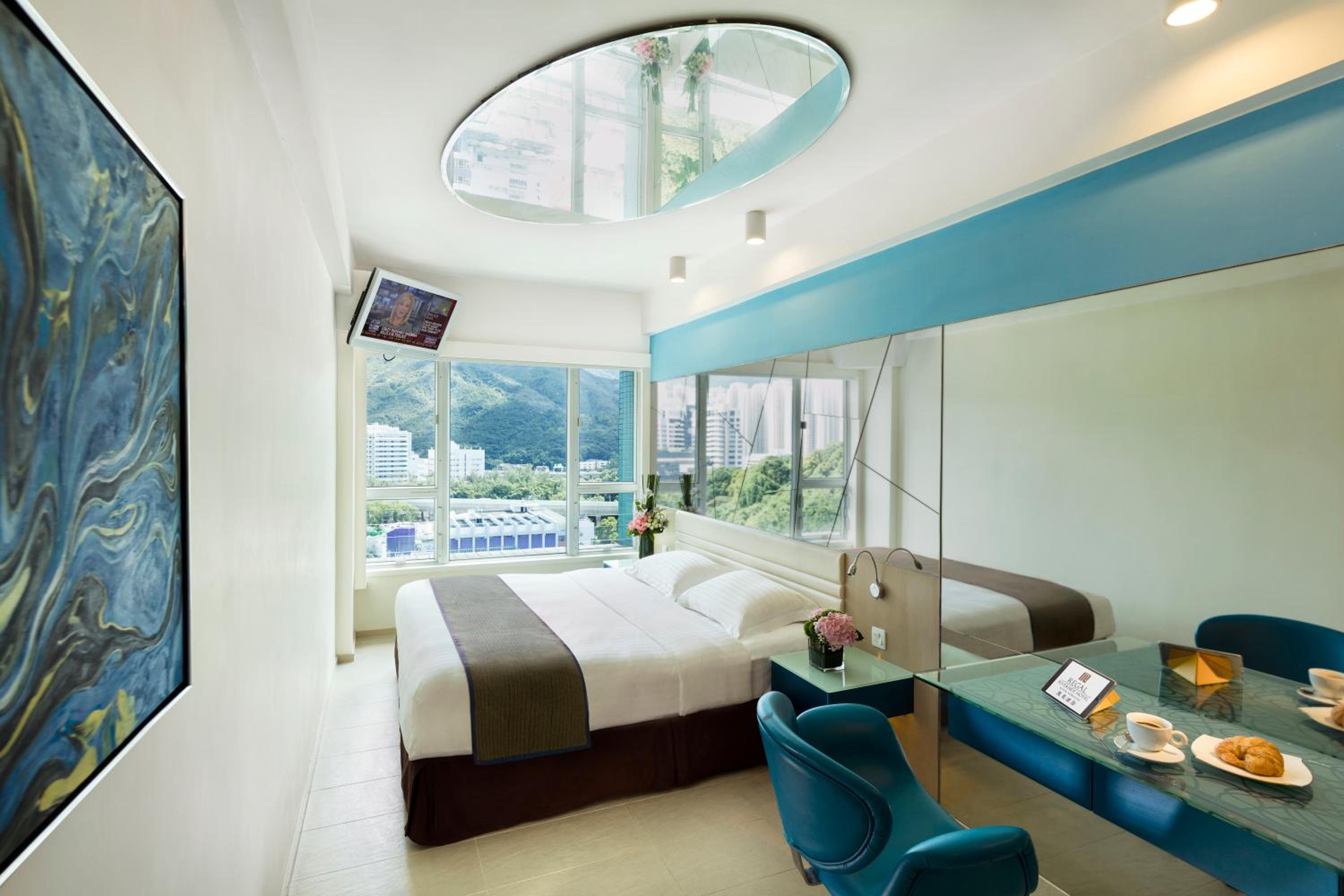 Premier Riverview King Room