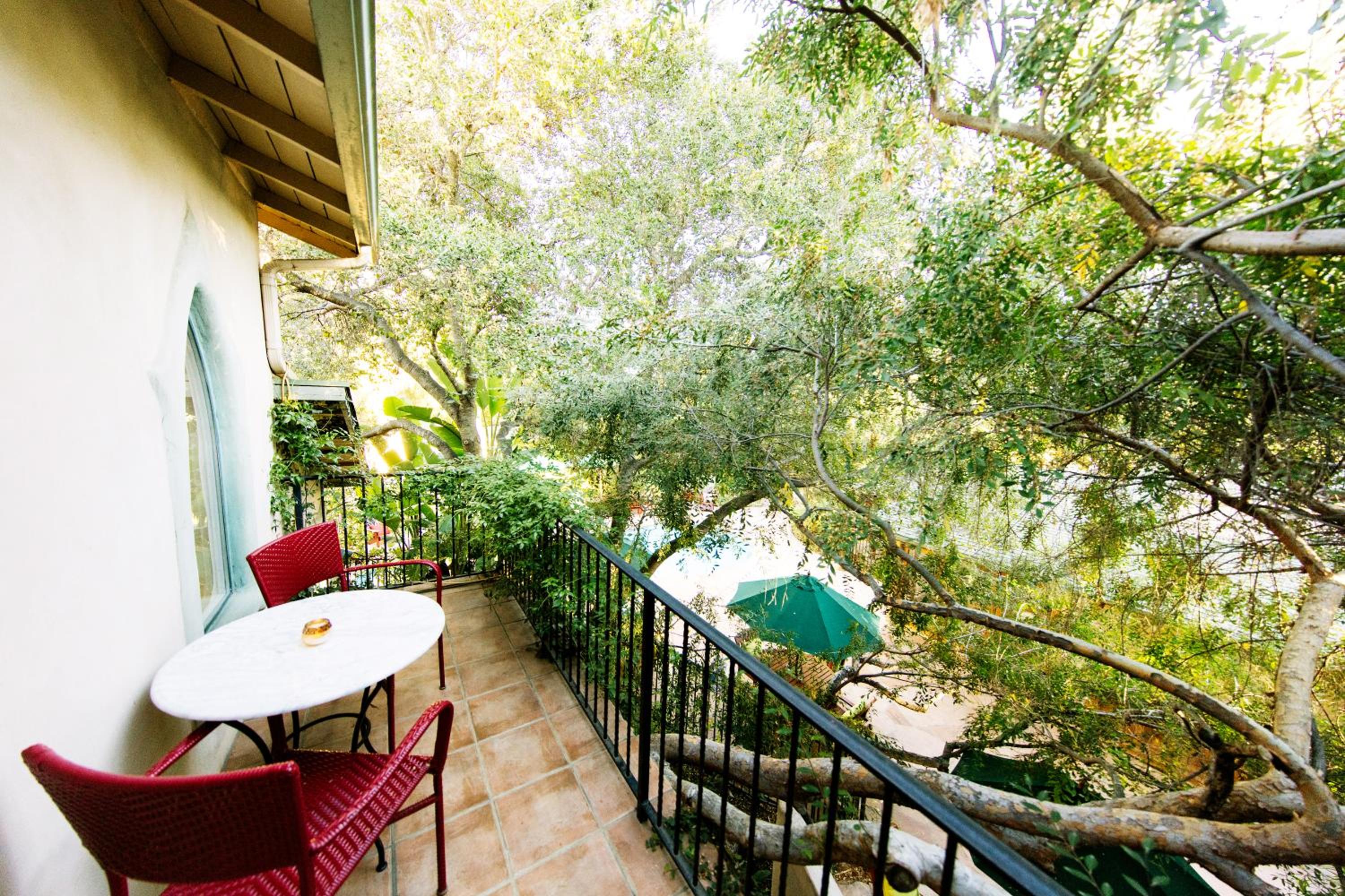 Cricket Suite - King Bed with Balcony photo 2
