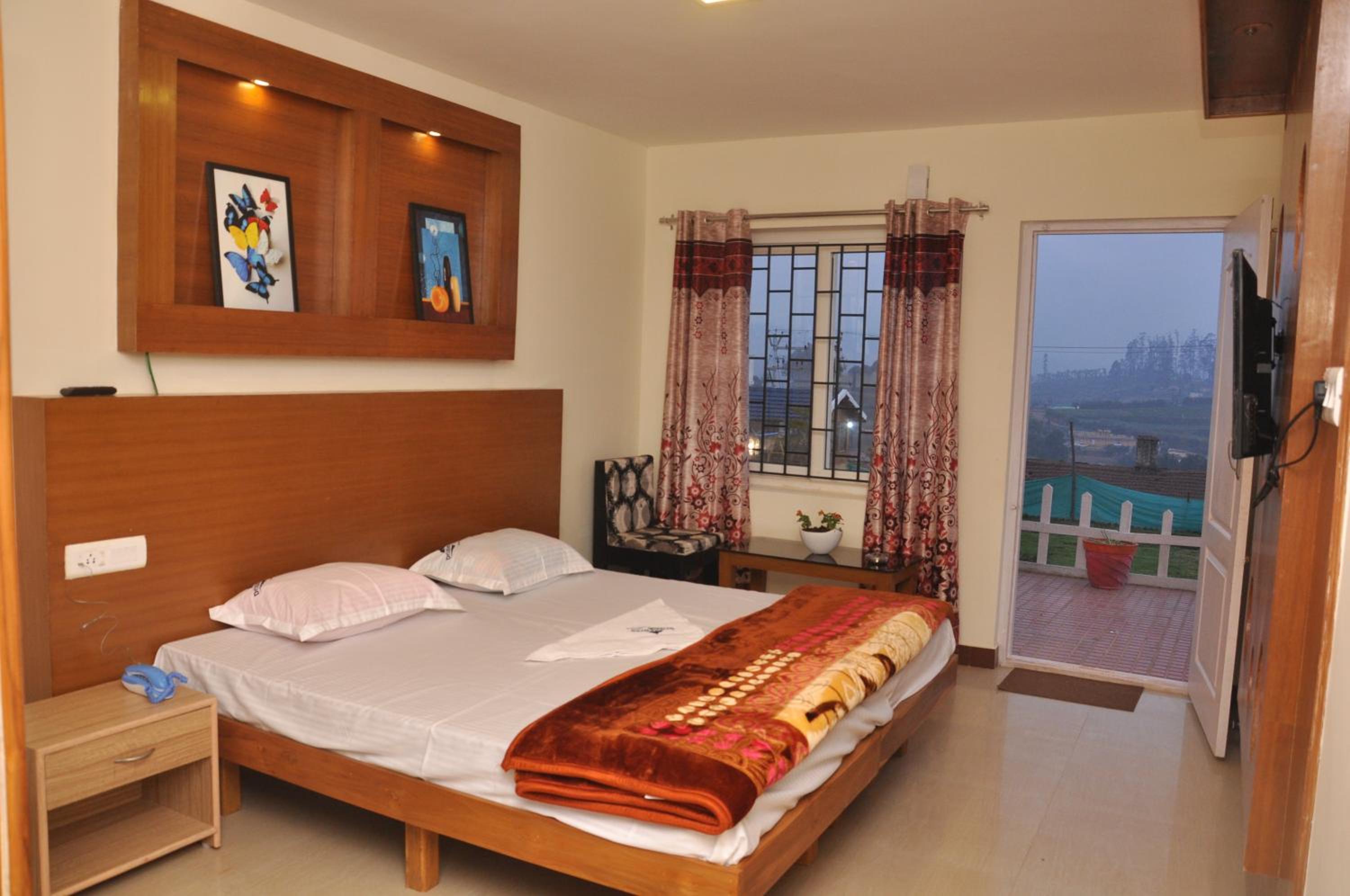 Deluxe Double Room with Balcony - Photo 1