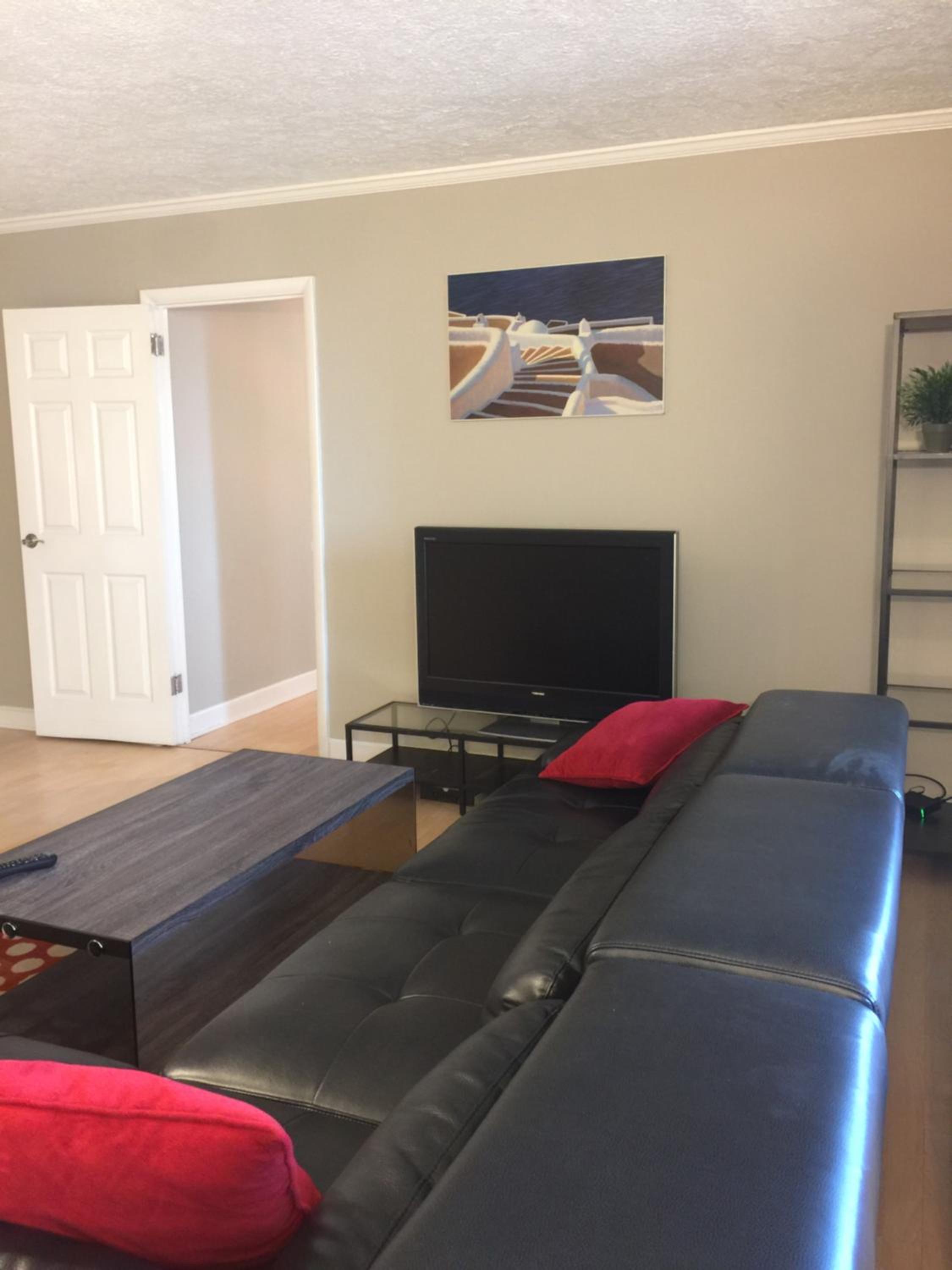 One-Bedroom Apartment - Photo 6