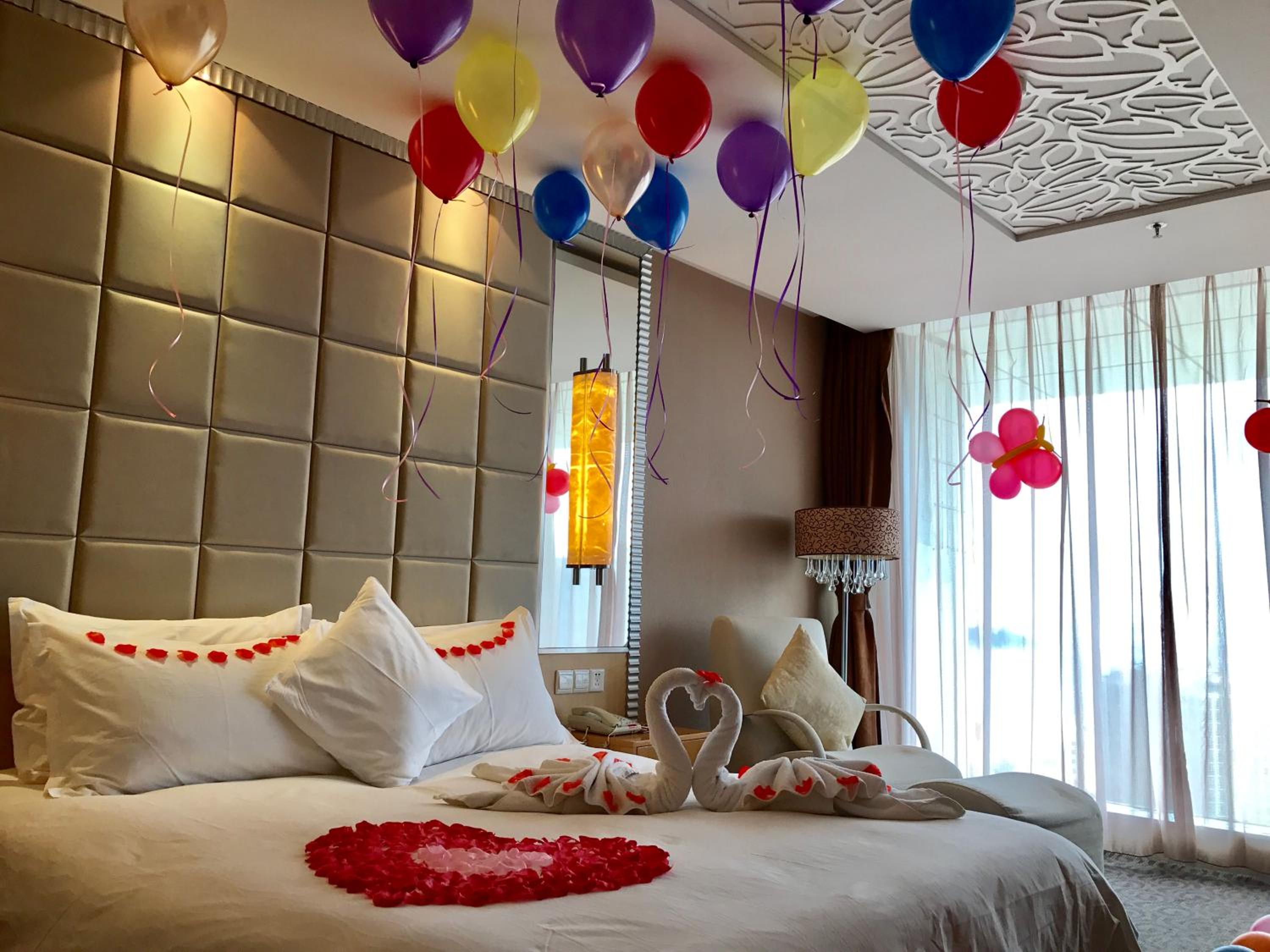 Elegant King Bed photo 2