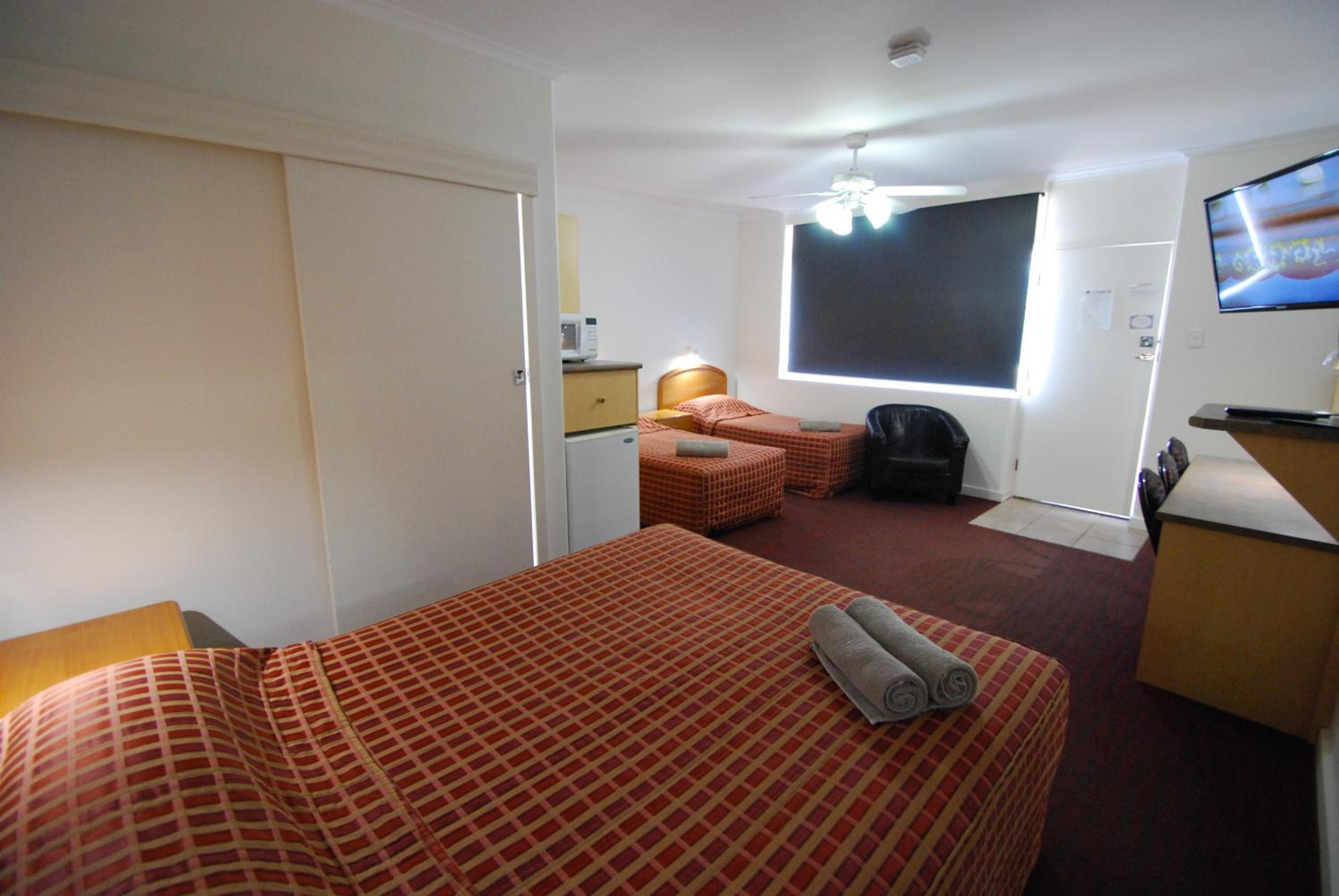 Quadruple Room - Photo 5