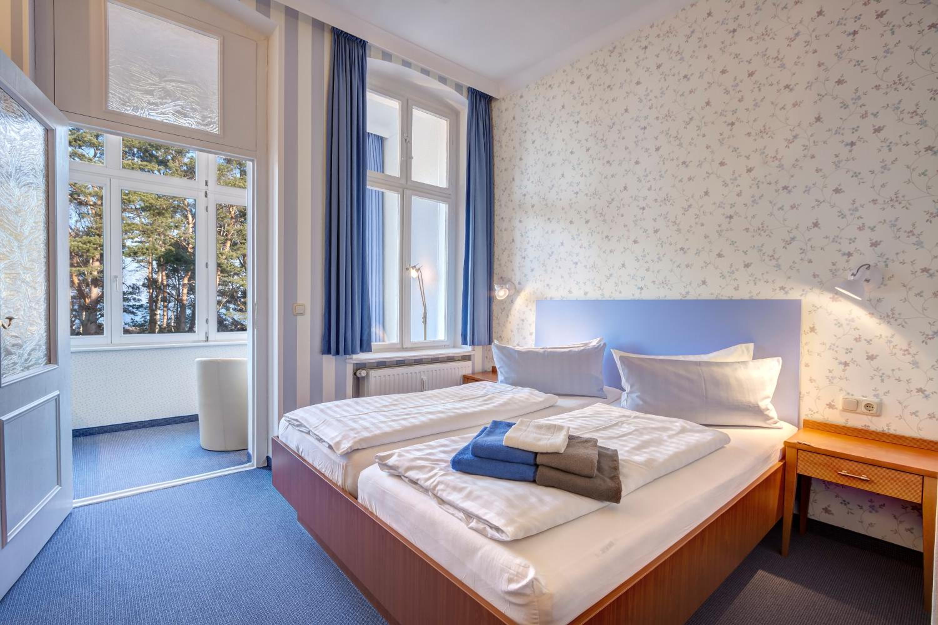 Double Room with Sea View and Veranda 2