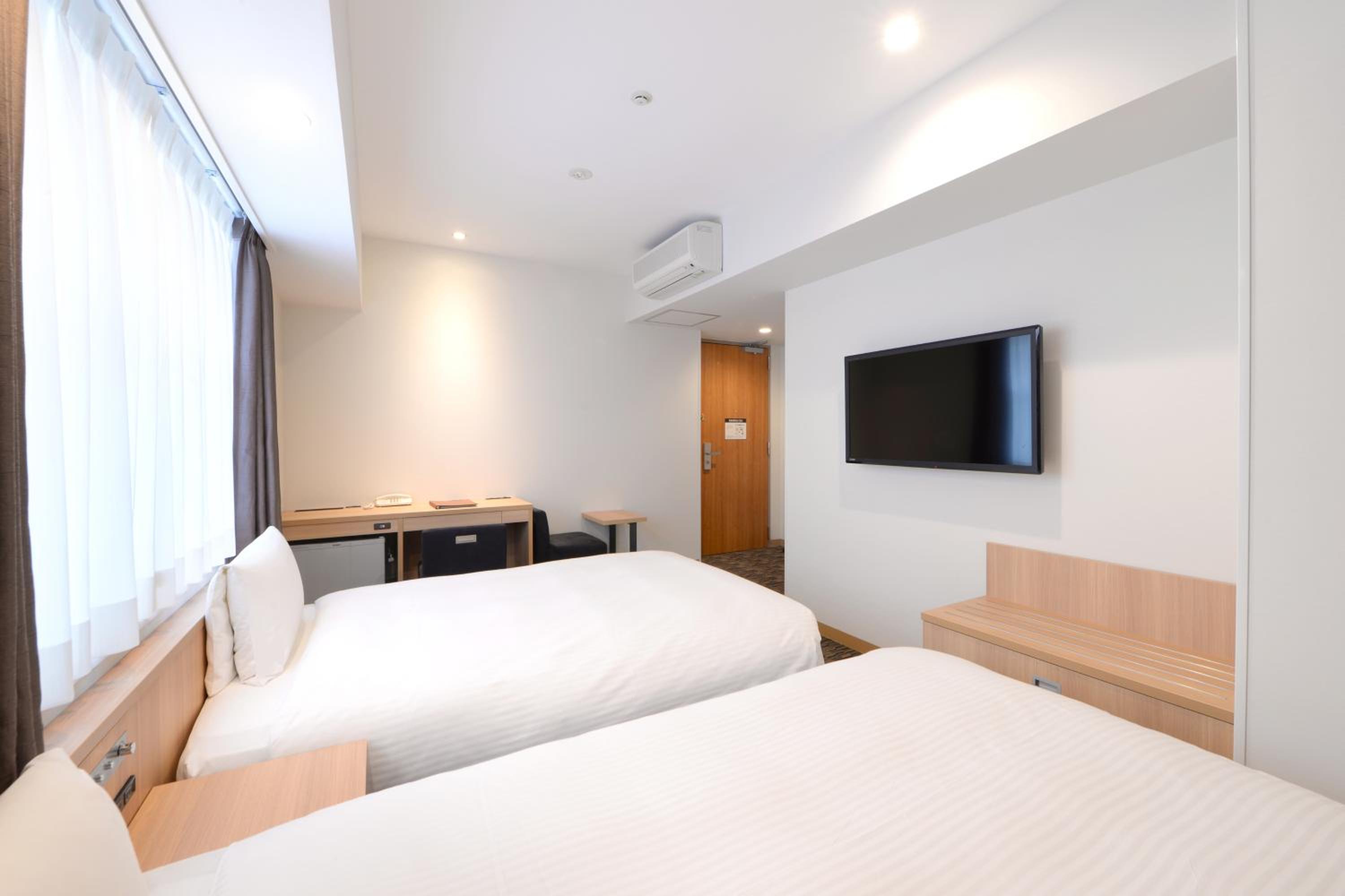 Renovated Twin Room - Non-Smoking photo 3