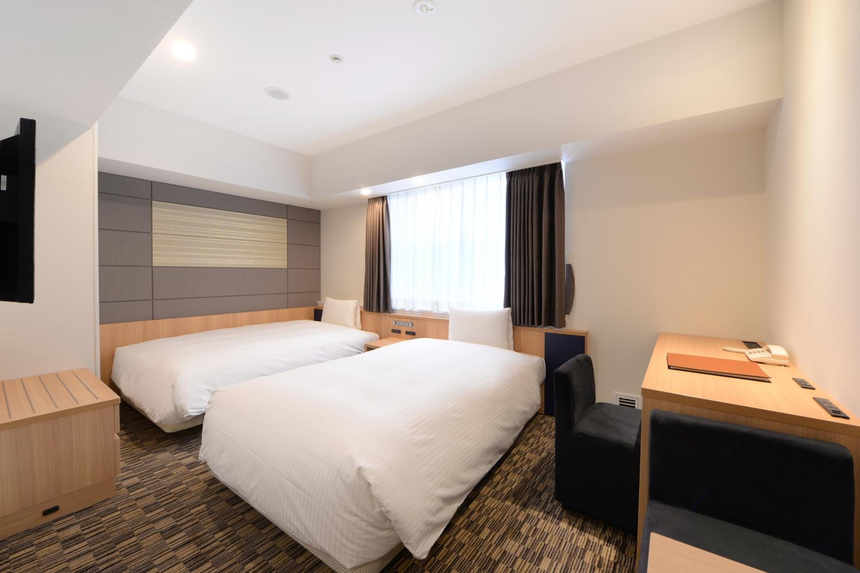 Renovated Twin Room - Non-Smoking photo 1