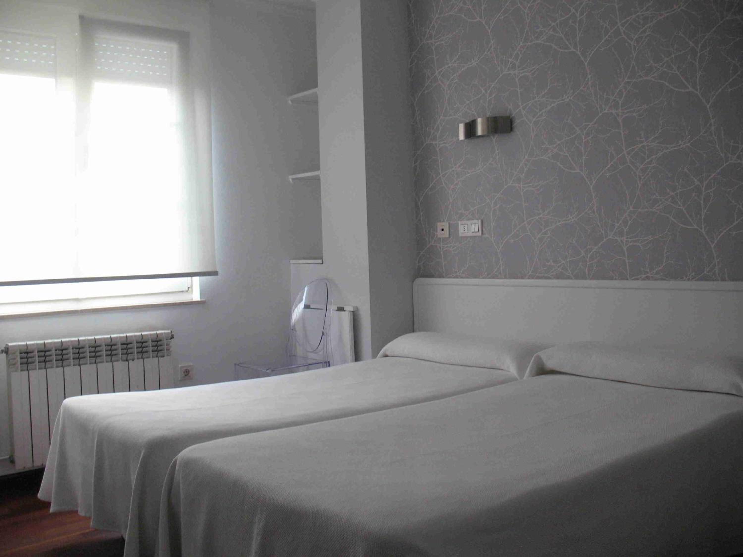 Double or Twin Room - Photo 12