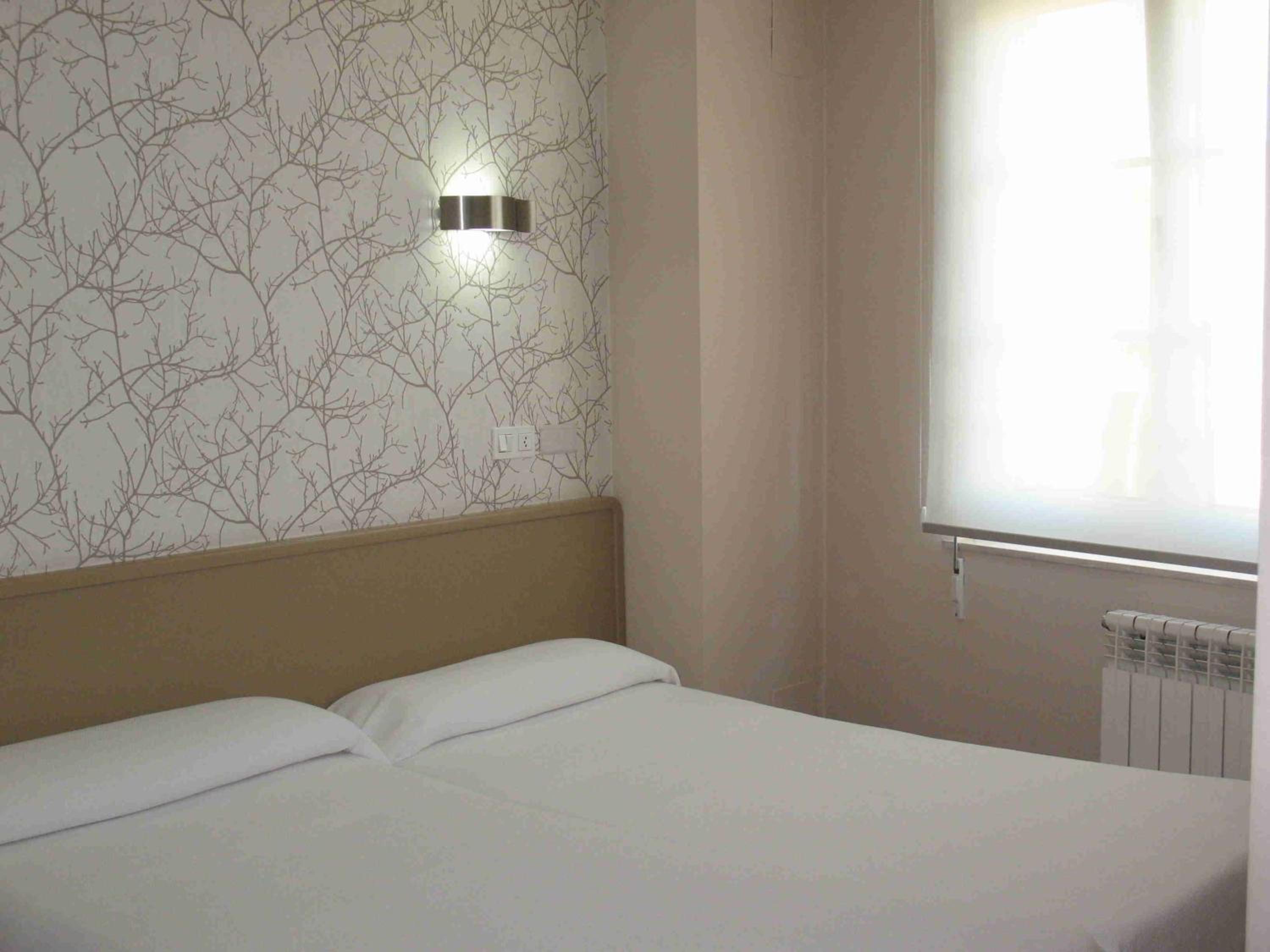 Double or Twin Room - Photo 10