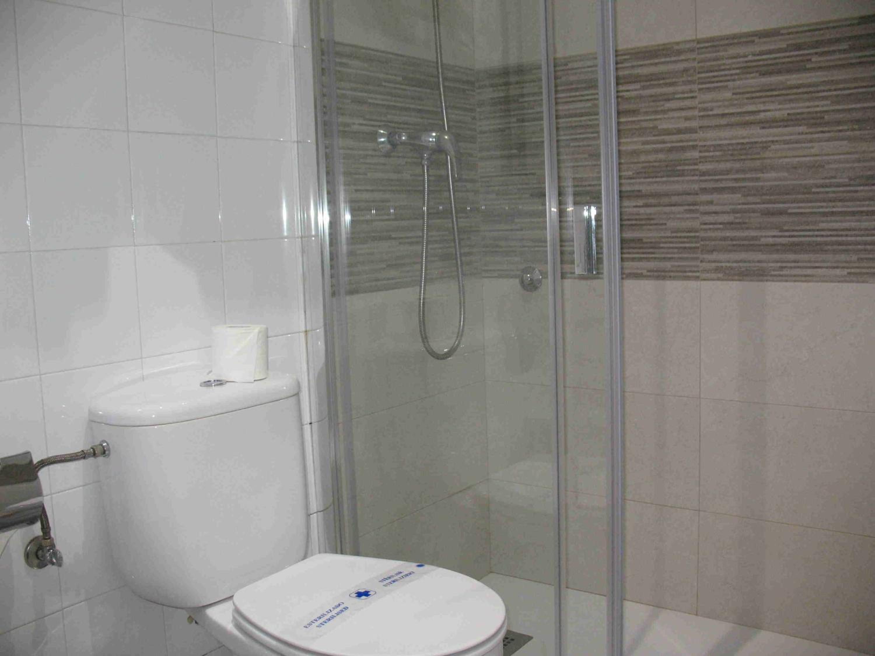 Double or Twin Room - Photo 5