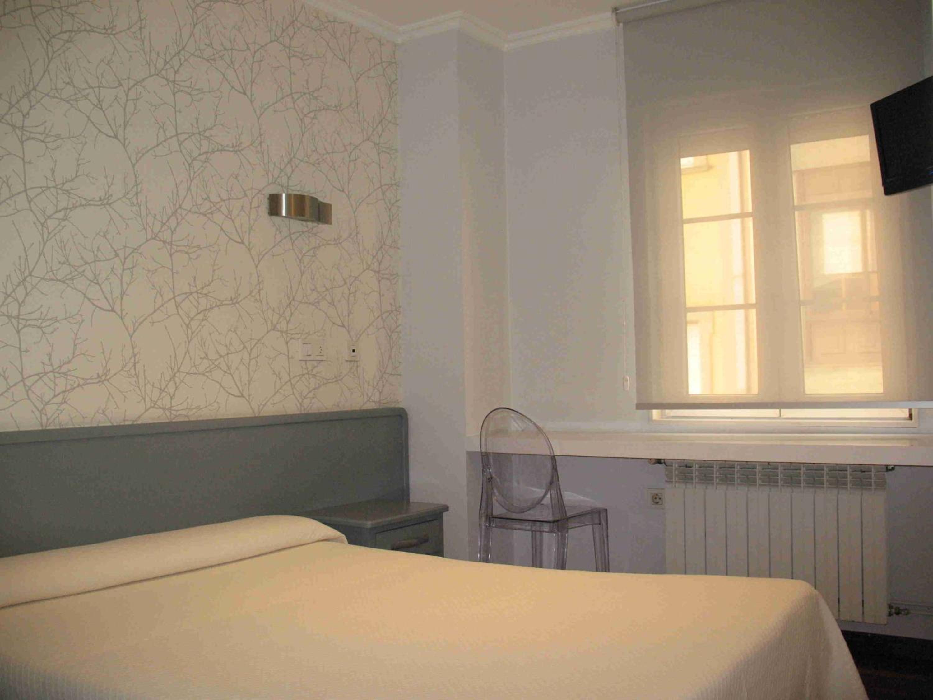 Double or Twin Room - Photo 7