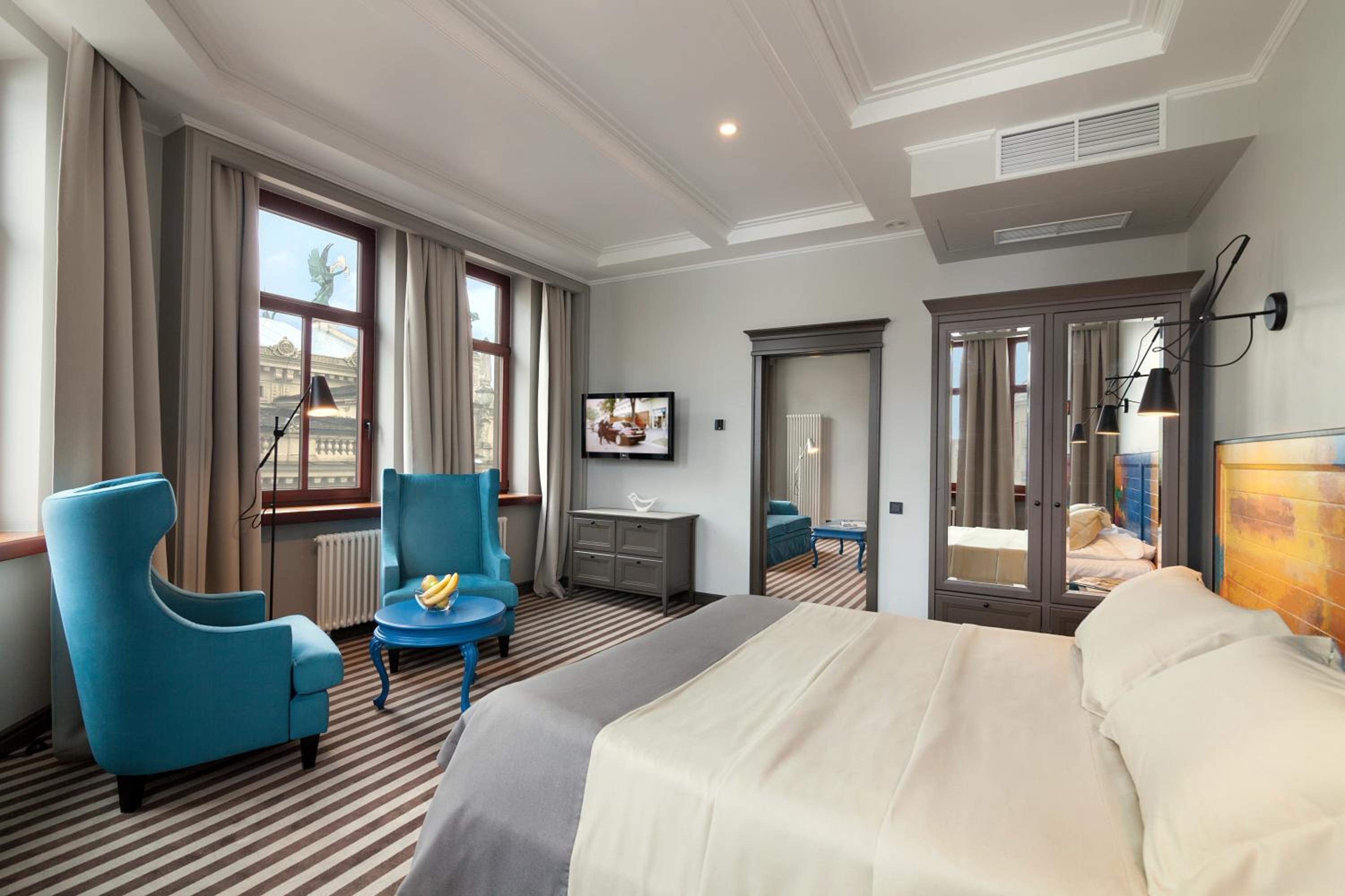 Suite - Photo 8