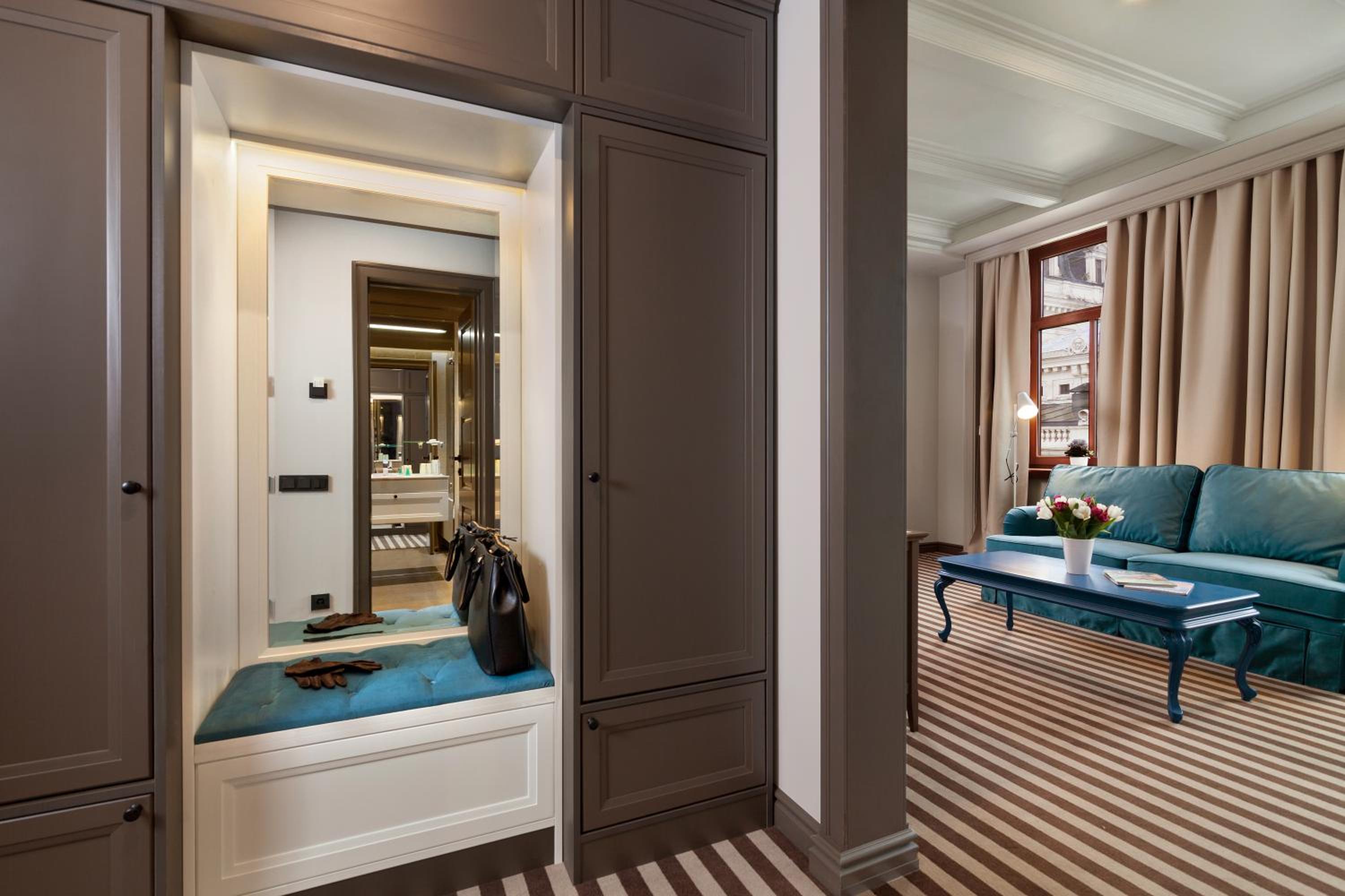 Suite - Photo 9