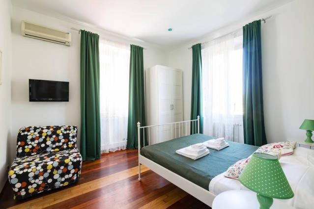 Double Room with Private External Bathroom photo 2