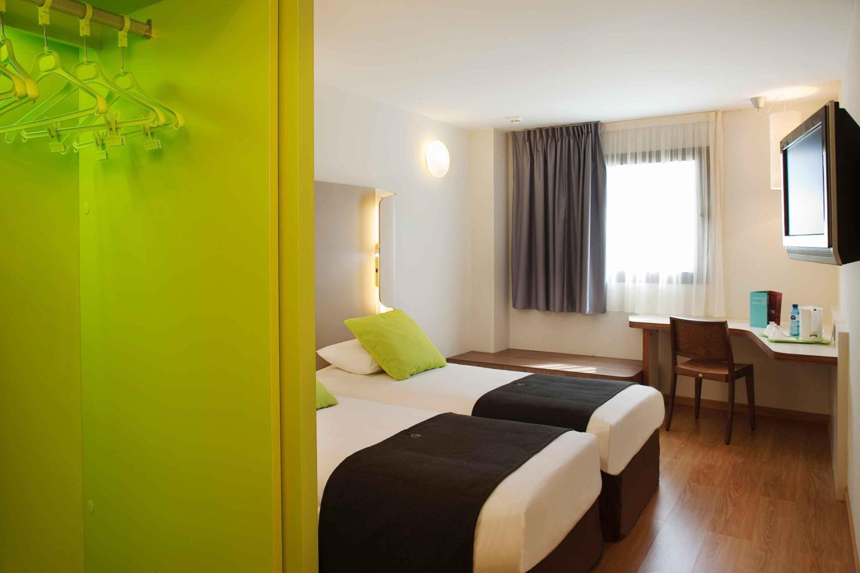 Twin Room - Photo 2