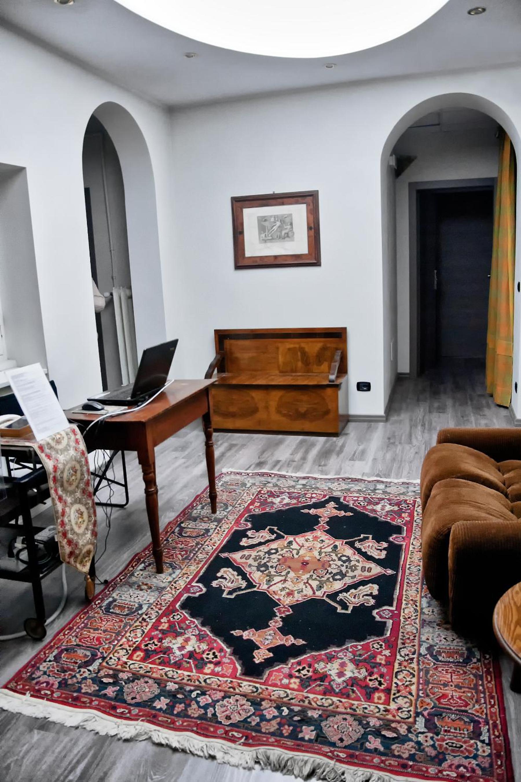 Budget Double Room with Private Bathroom - Photo 15