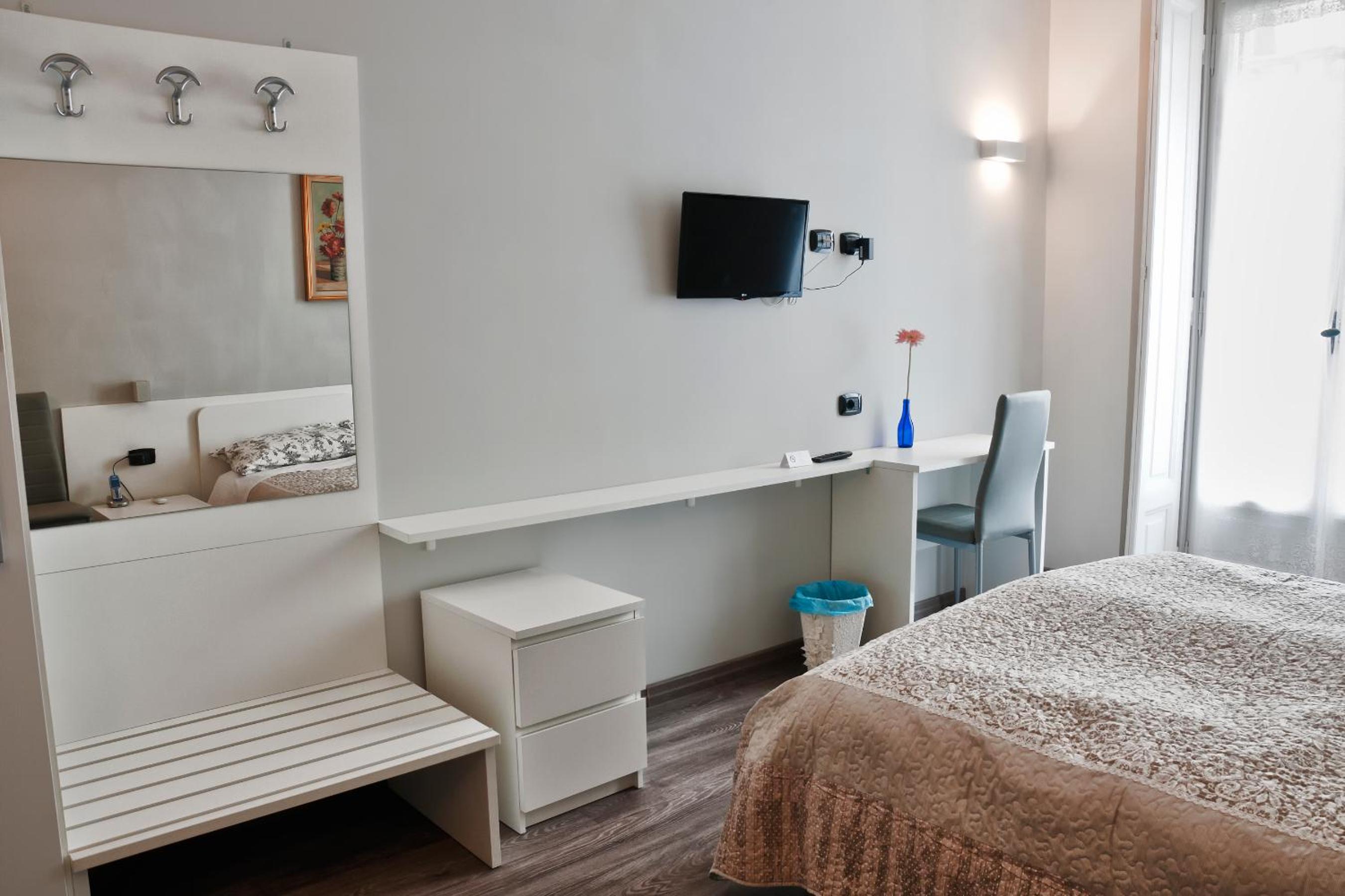 Budget Double Room with Private Bathroom - Photo 1
