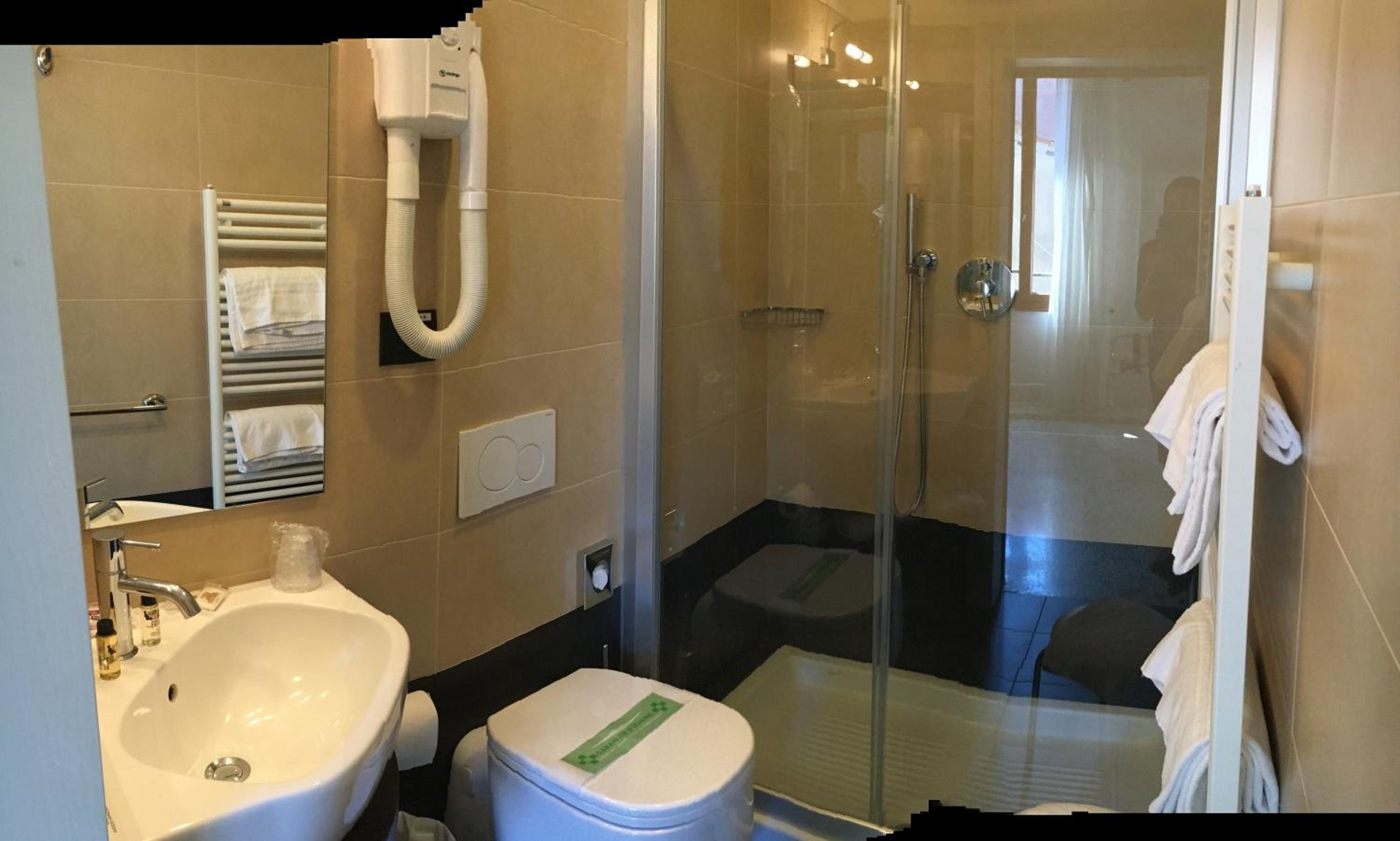 Available room thumbnail 5