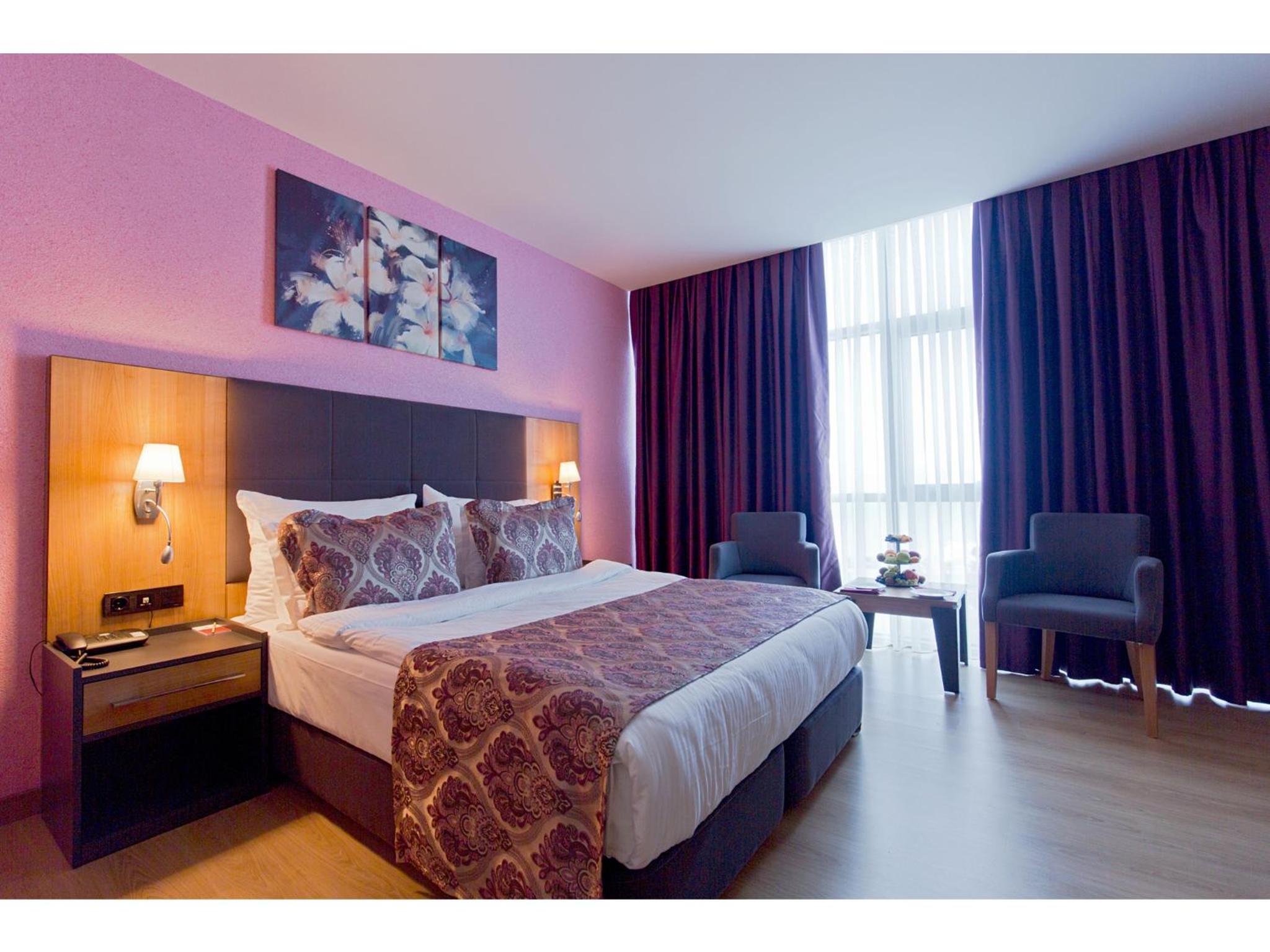 Standard King Room photo 2