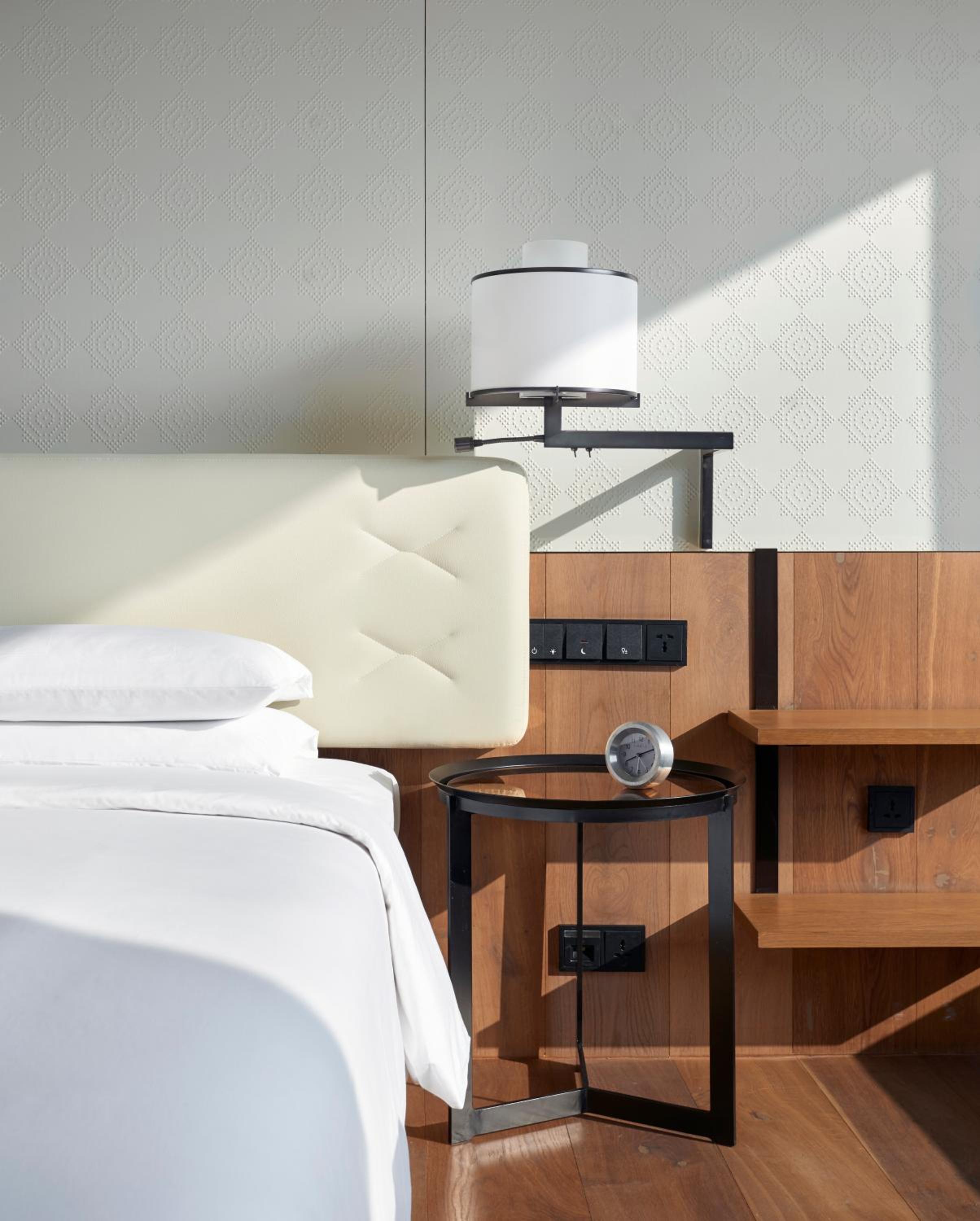Deluxe King Room - Photo 5