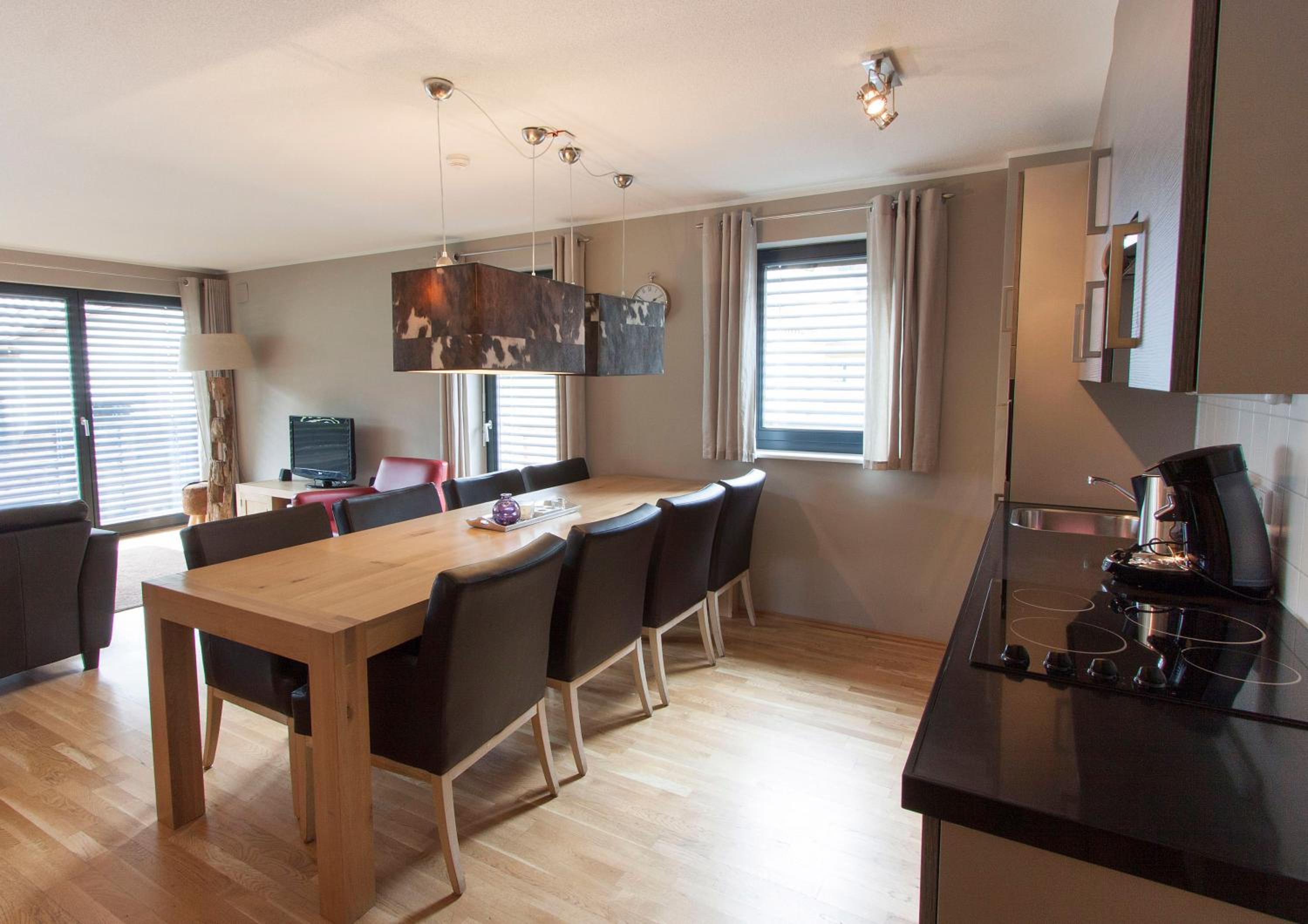 Three-Bedroom Premium Apartment with Balcony photo 3