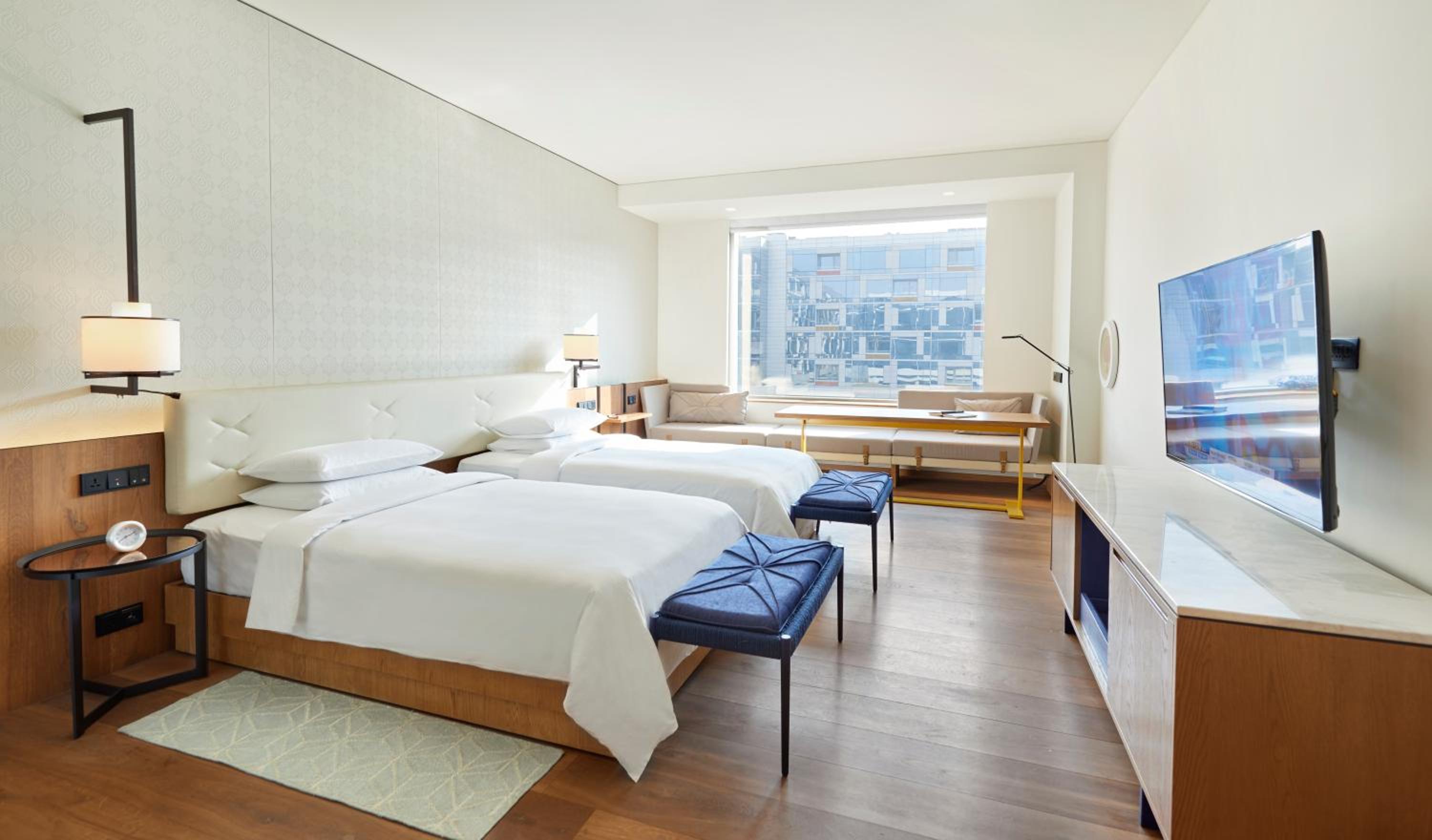 King Room with Runway View - Photo 1