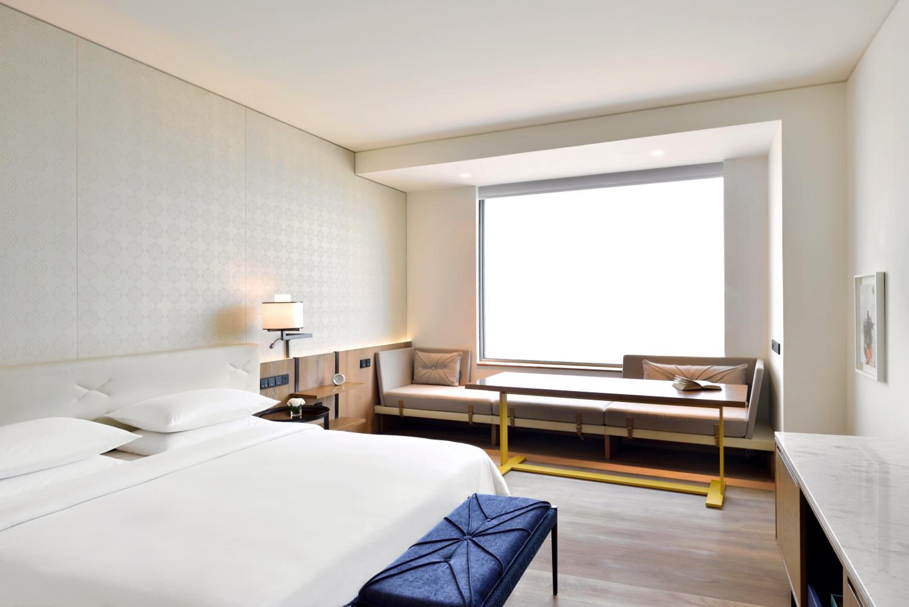 Deluxe King Room - Photo 6