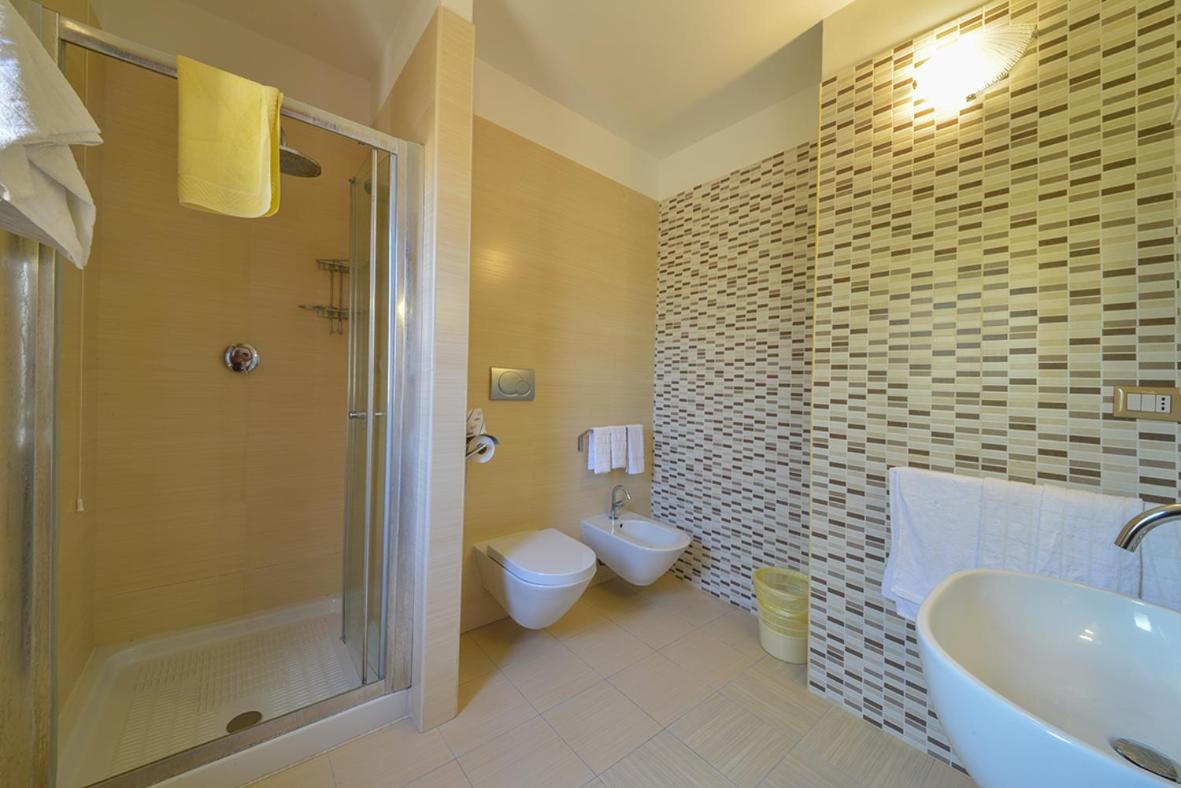 Double Room - Photo 7