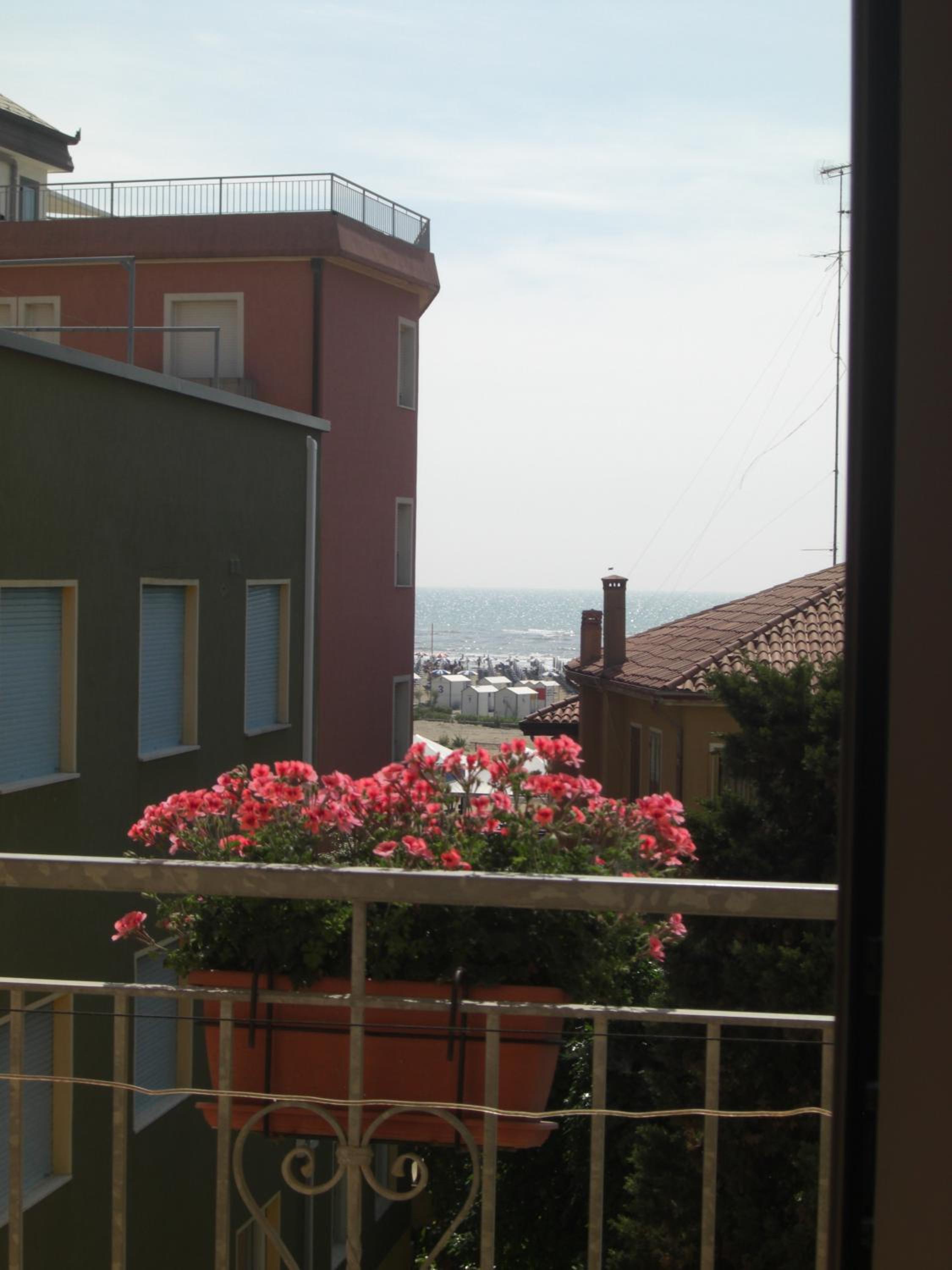 Double or Twin Room with Balcony - Photo 5