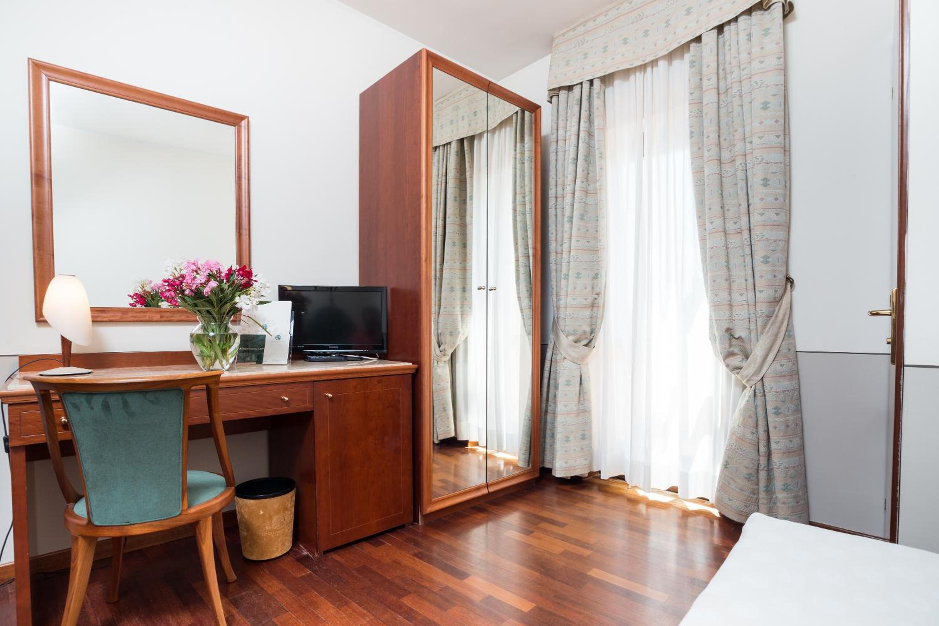 Single Room photo 3