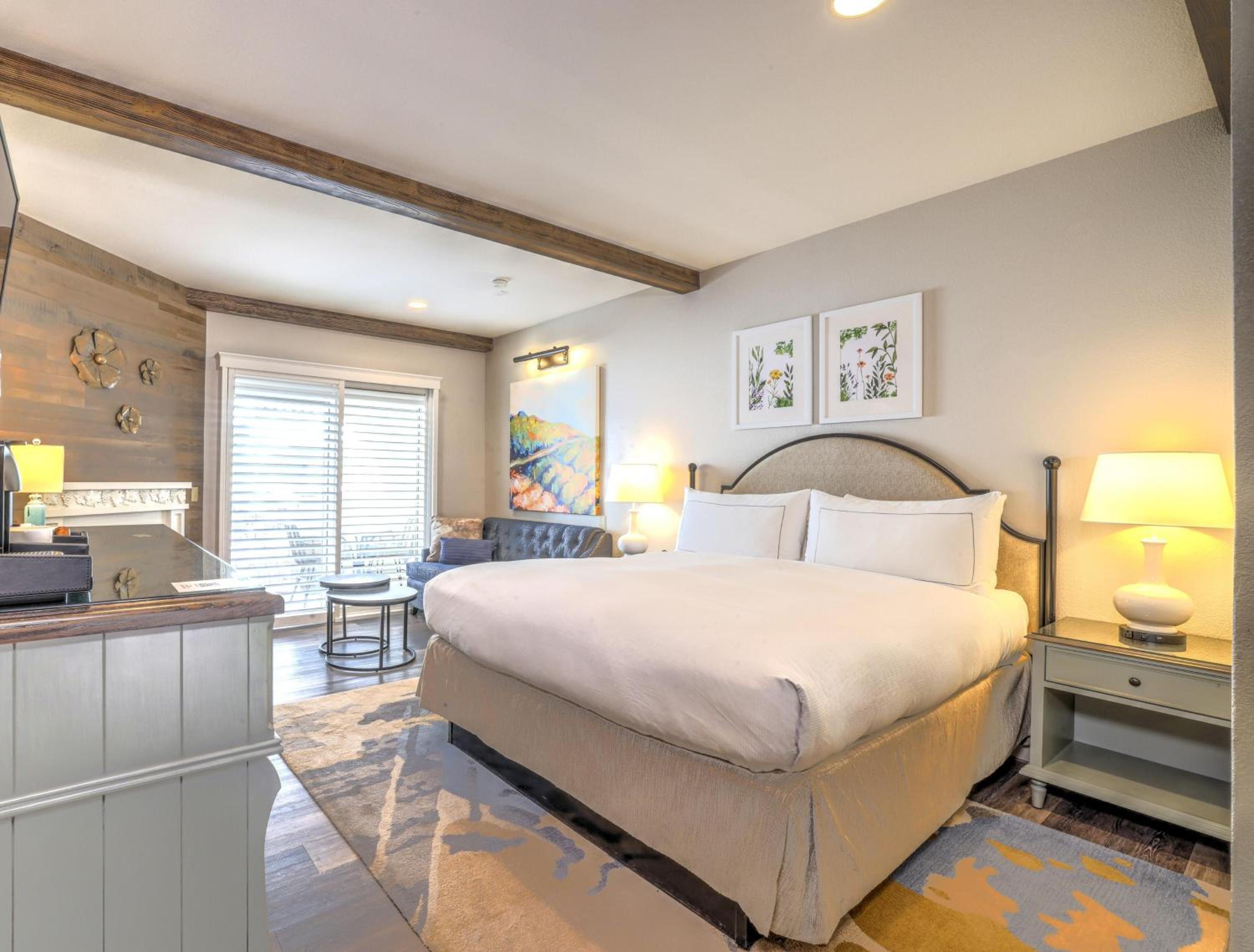 King Room with Patio and Roll-in Shower - Mobility and Hearing Access