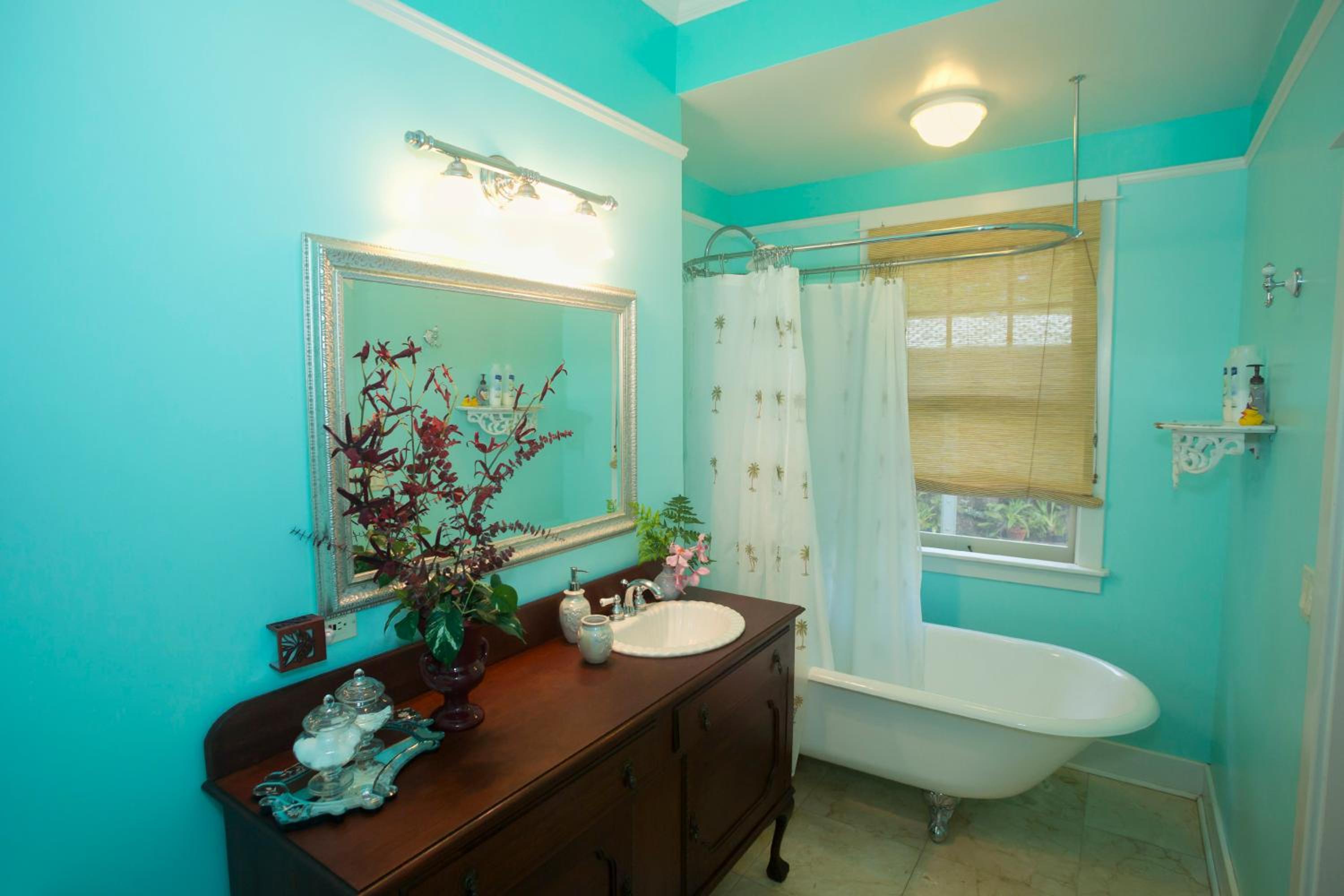 The Orchid Room - One King Bed photo 2