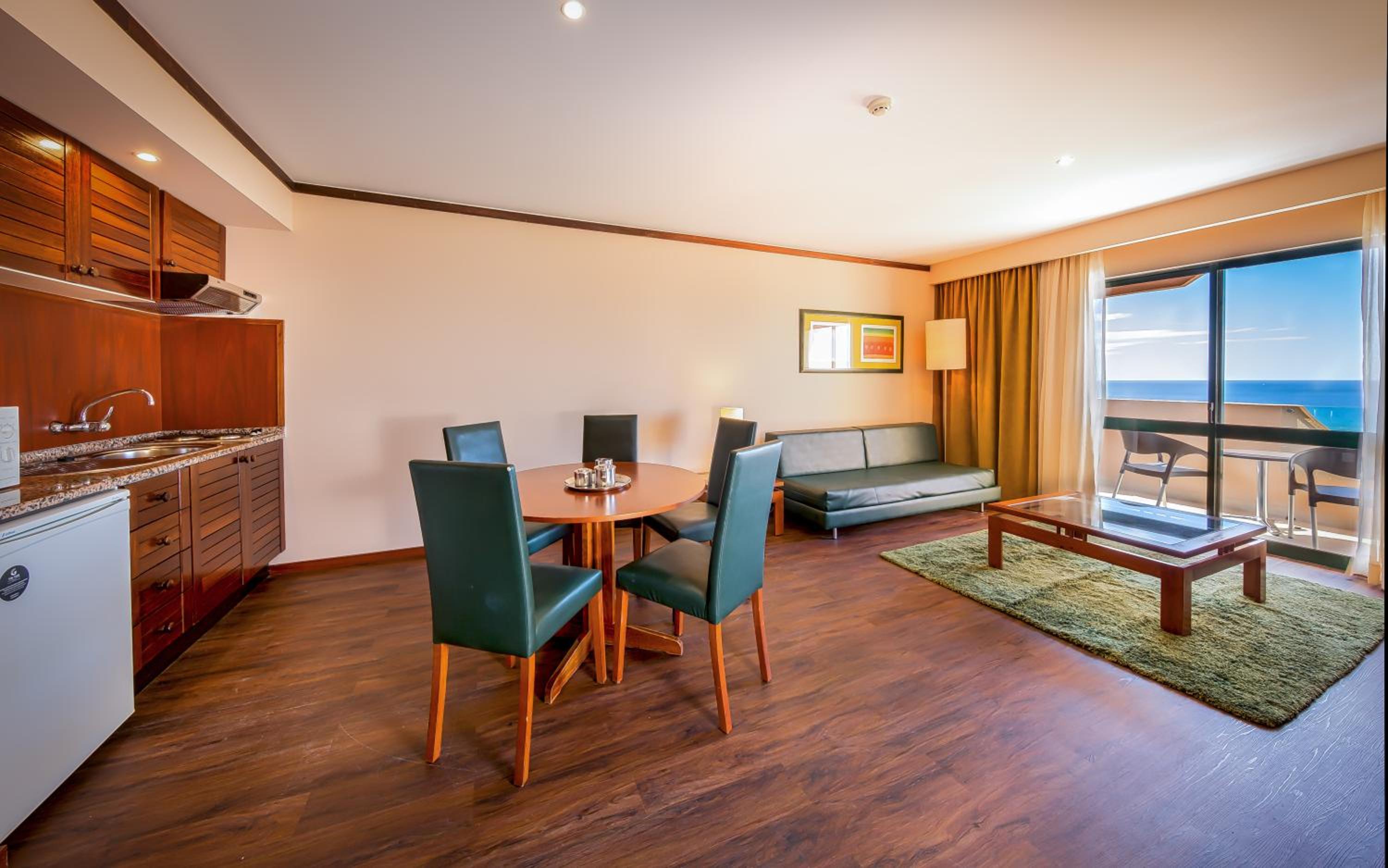 Senior Suite with Sea View (4 Adults + 2 Children) - Photo 3