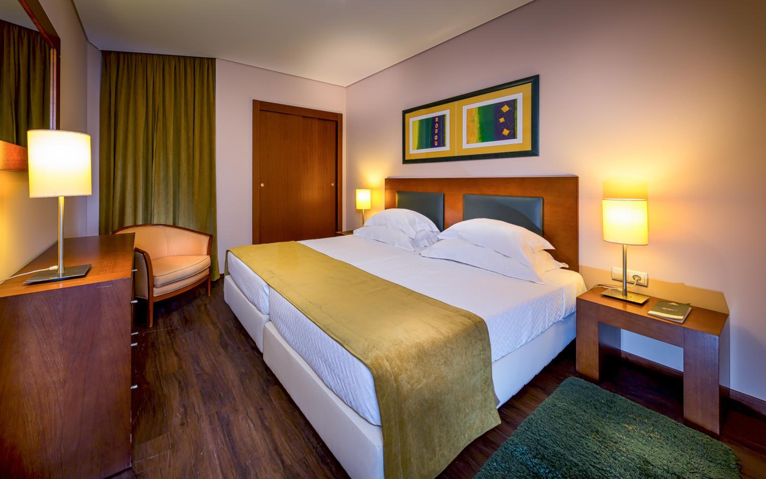 Junior Suite with Sea View (2 Adults + 2 Children) - Photo 3