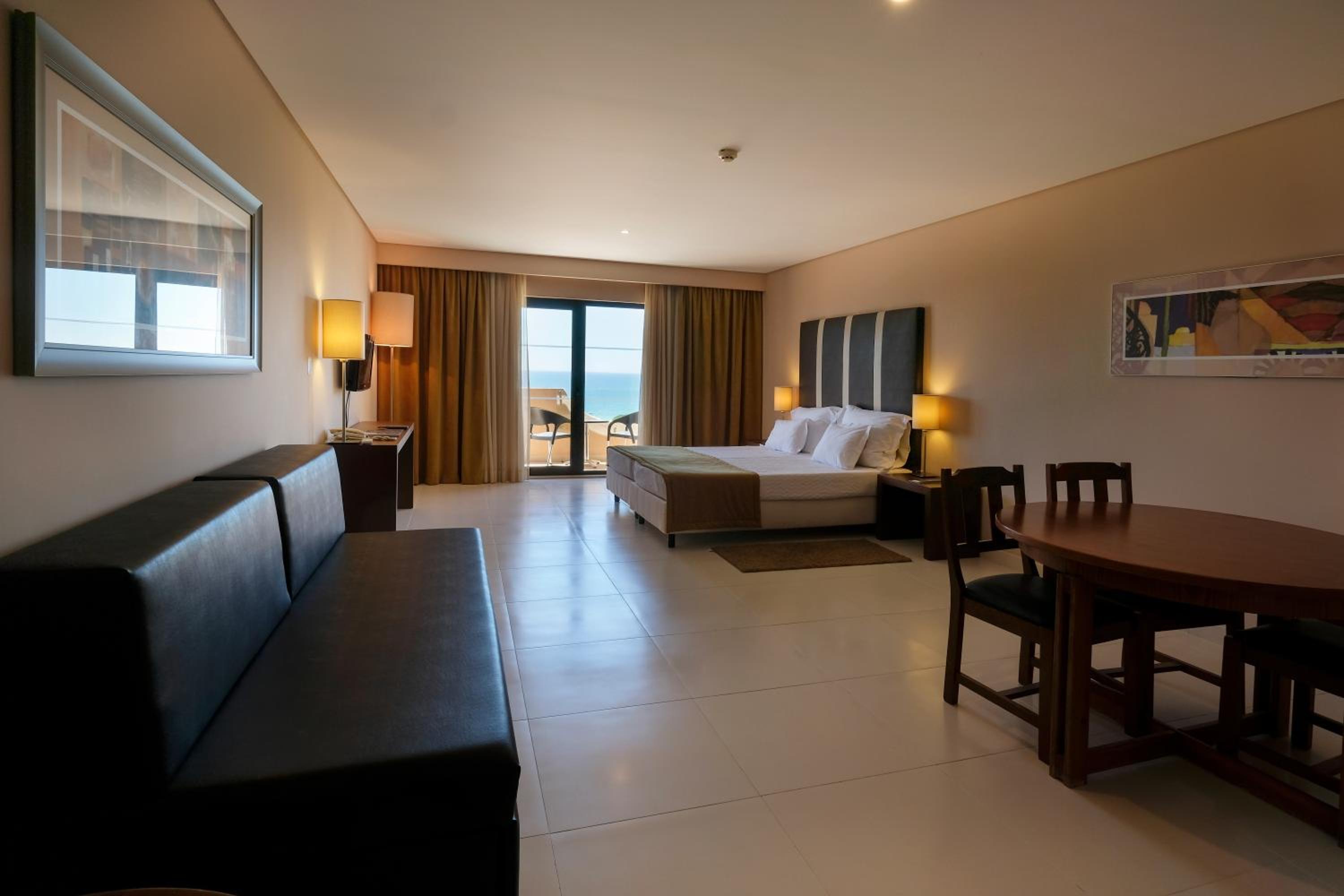 Twin Room - Photo 2