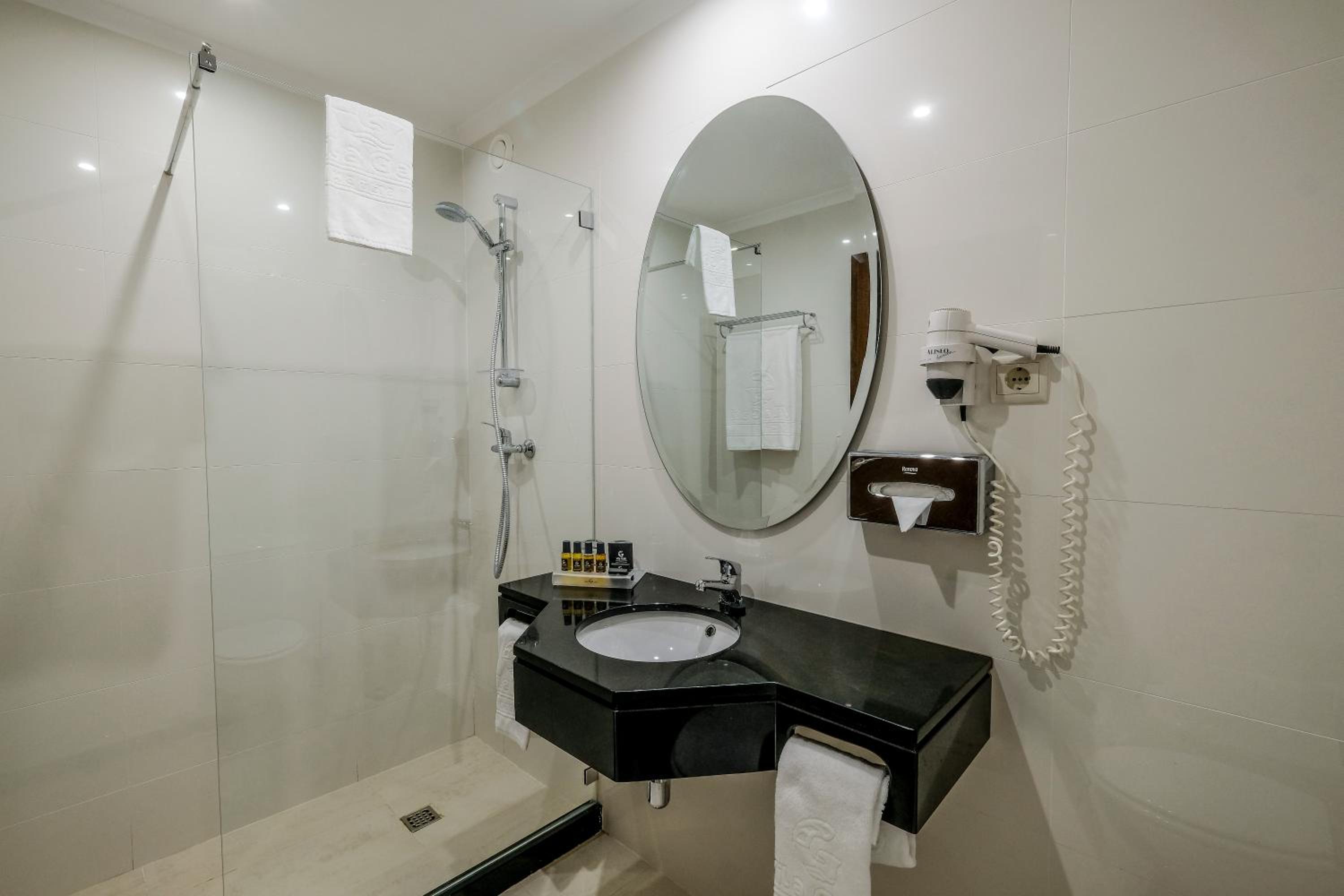 Twin Room - Photo 4