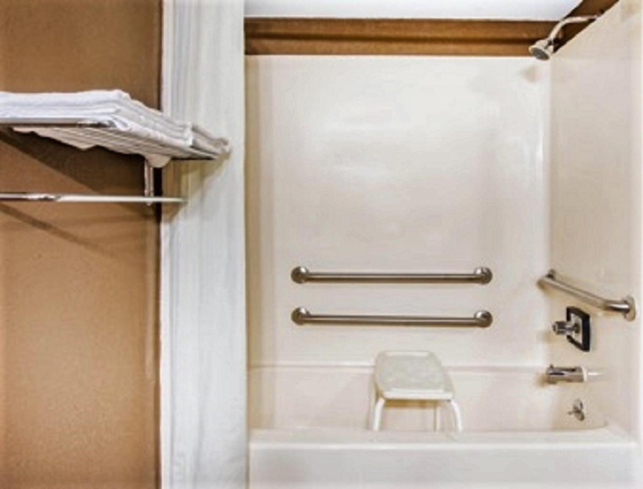 Deluxe Double Room With Two Double Beds - Disability Access - Non-Smoking - Photo 4