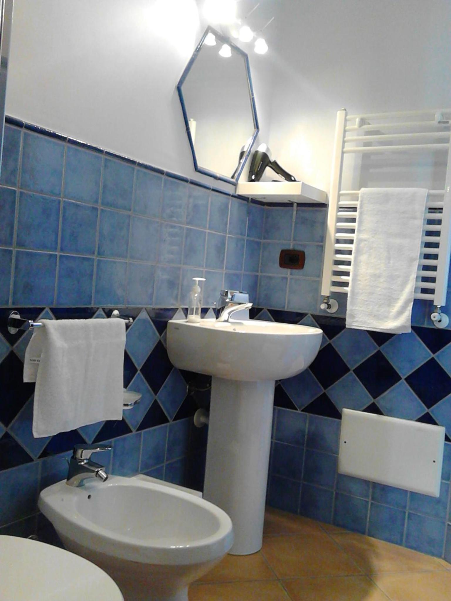 Double Room with Sea View - Photo 16