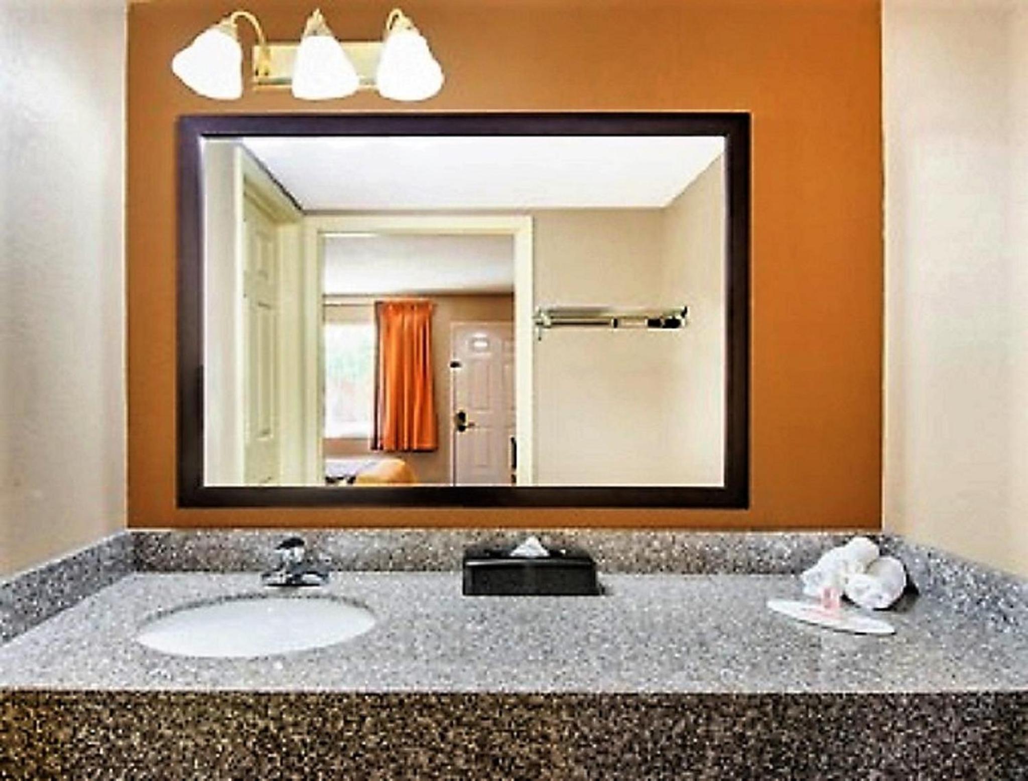 Deluxe Double Room With Two Double Beds - Disability Access - Non-Smoking - Photo 2