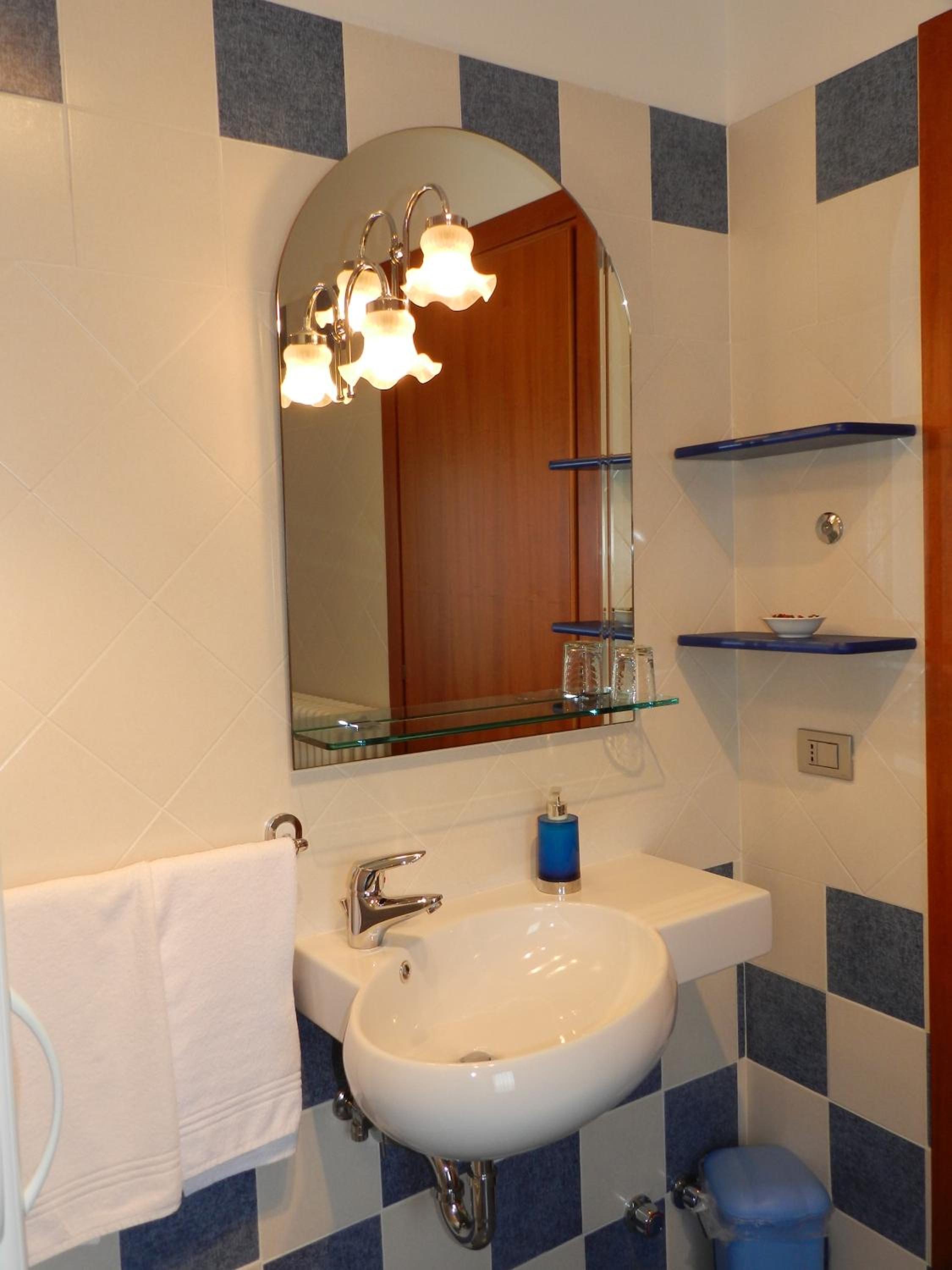 Large Double Room photo 2