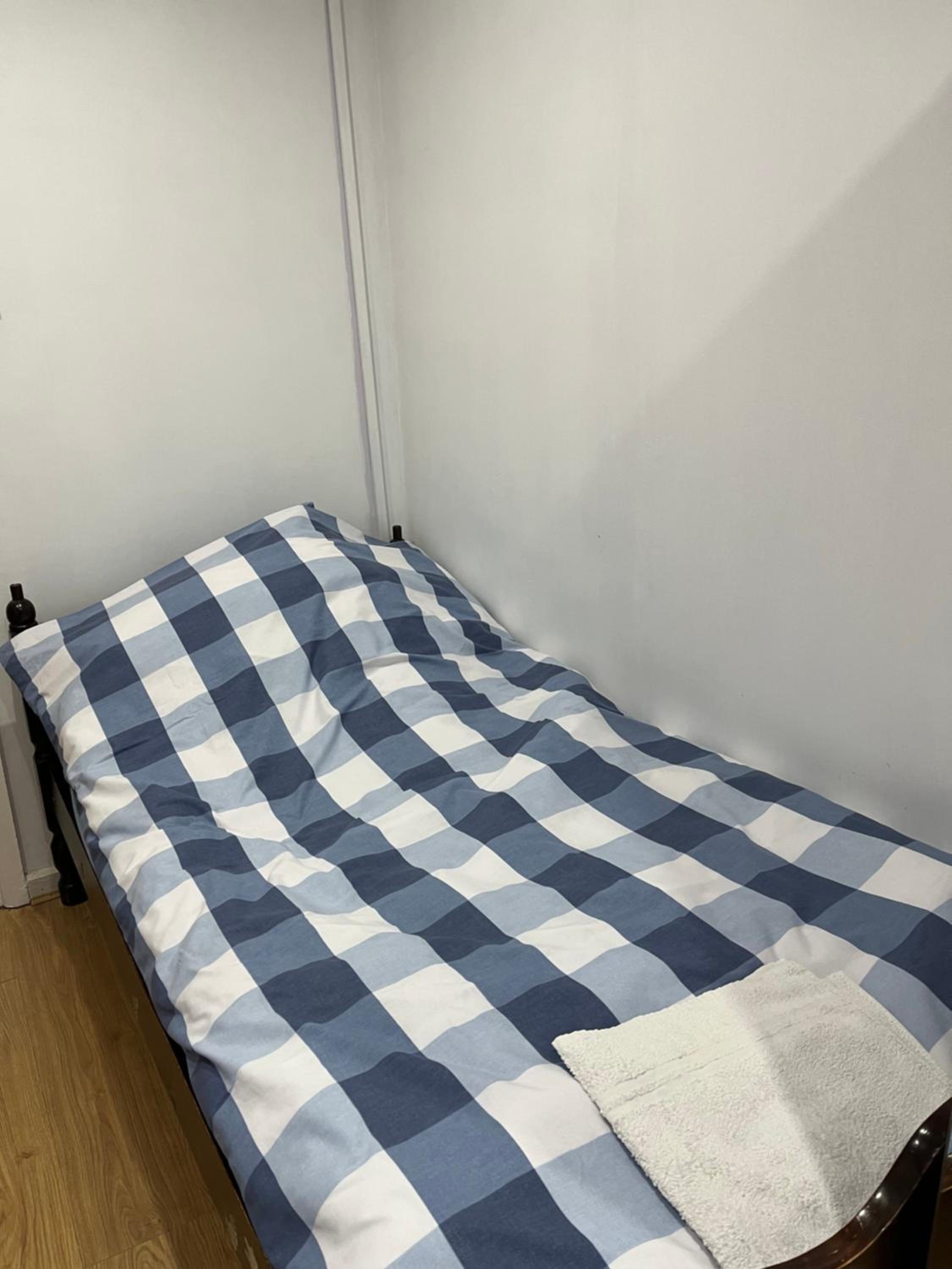 Single Room with Shared Bathroom photo 1