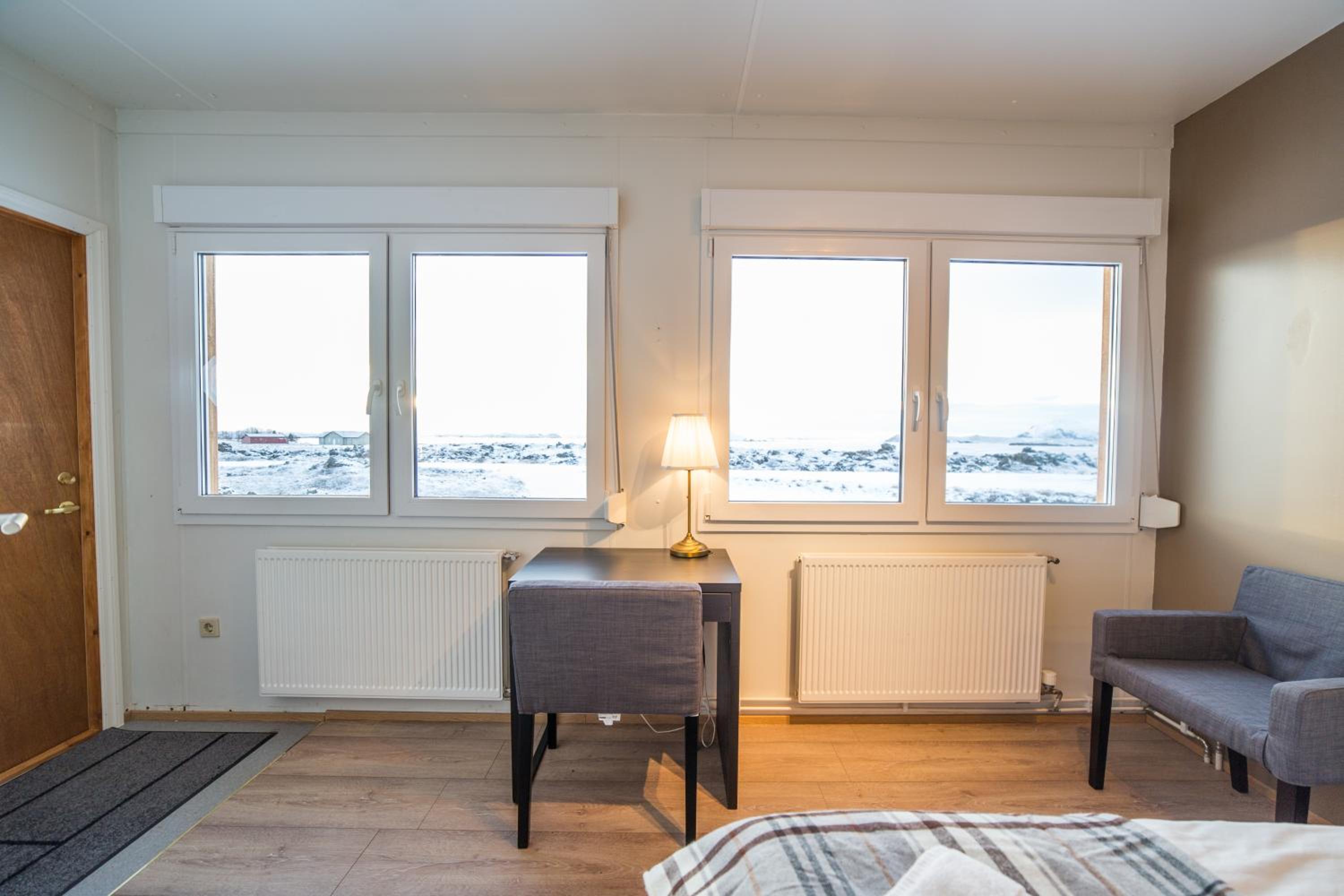 Economy Double Room with Lake View - Photo 8