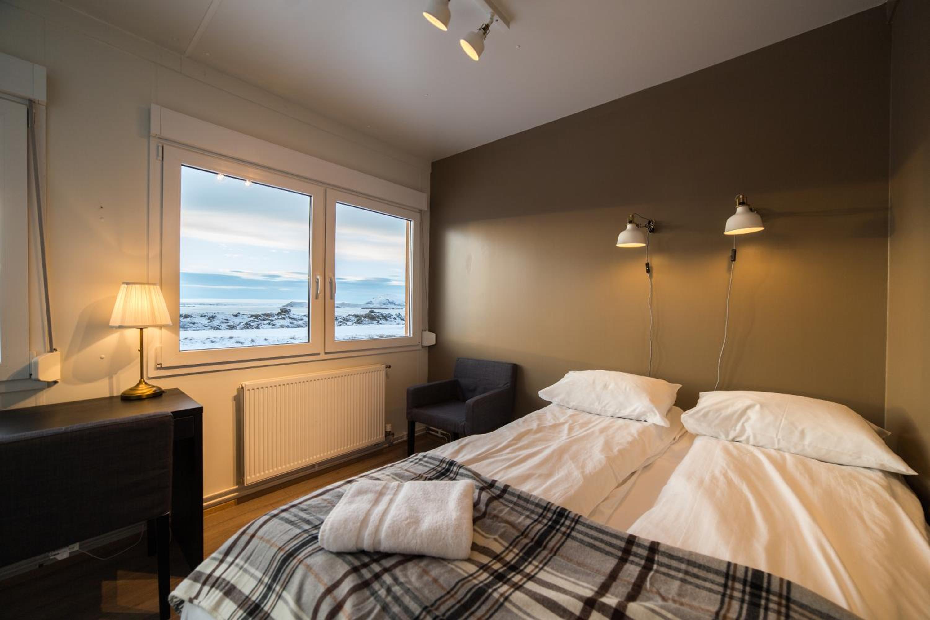 Economy Double Room with Crater View - Photo 4