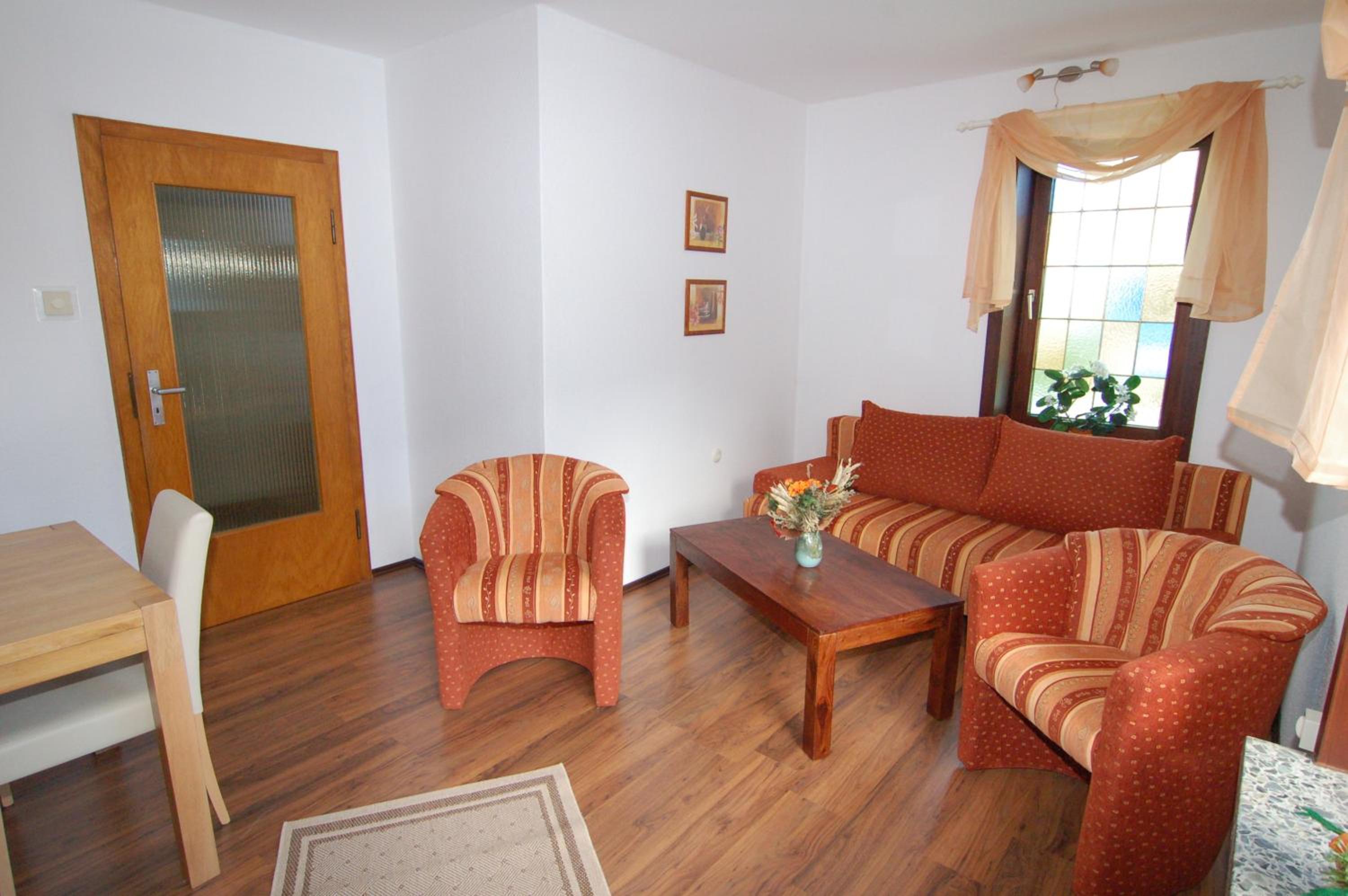 One-Bedroom Apartment (2 - 4 Adults) - Photo 2