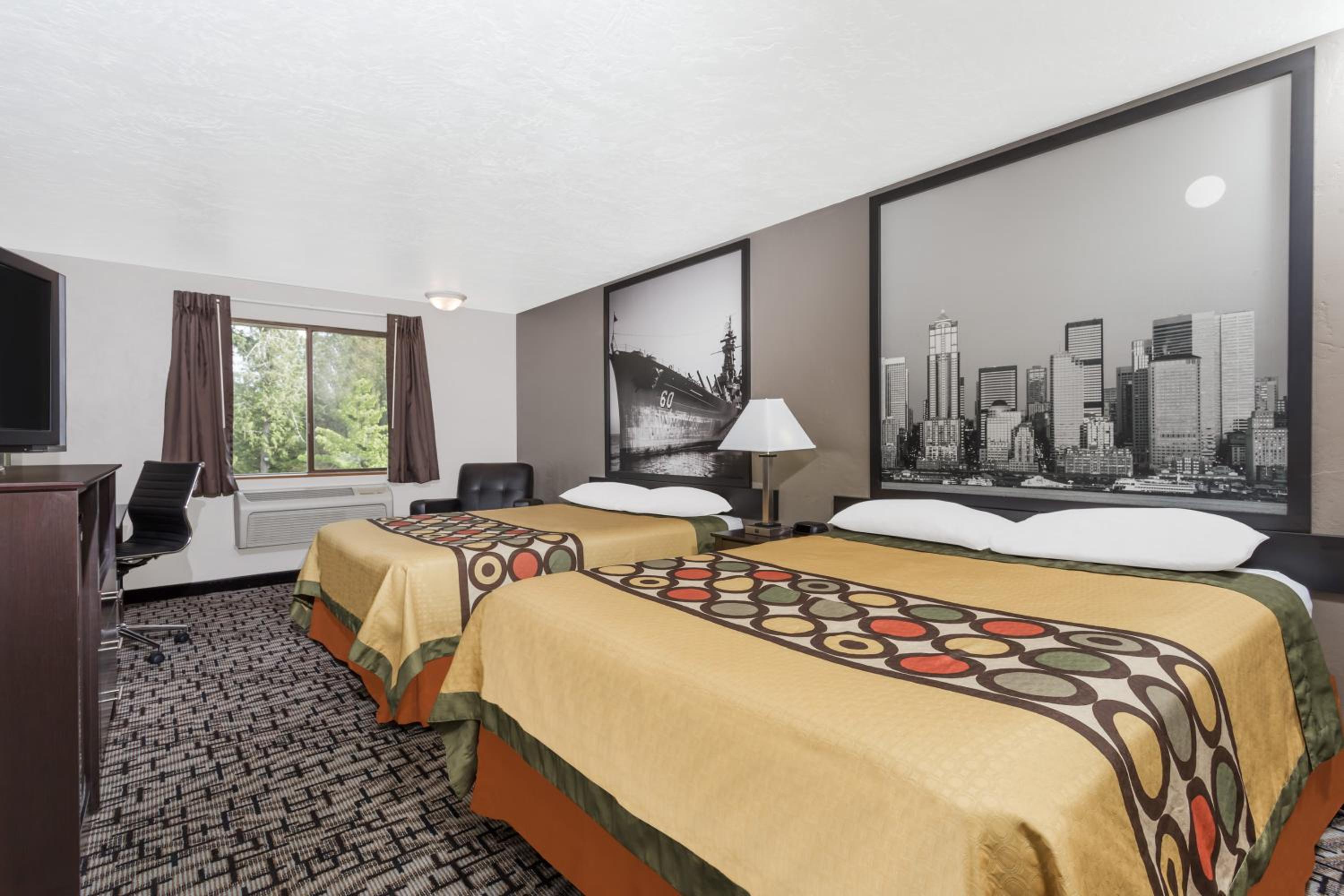 Queen Room with Two Queen Beds - Non-Smoking - Photo 1